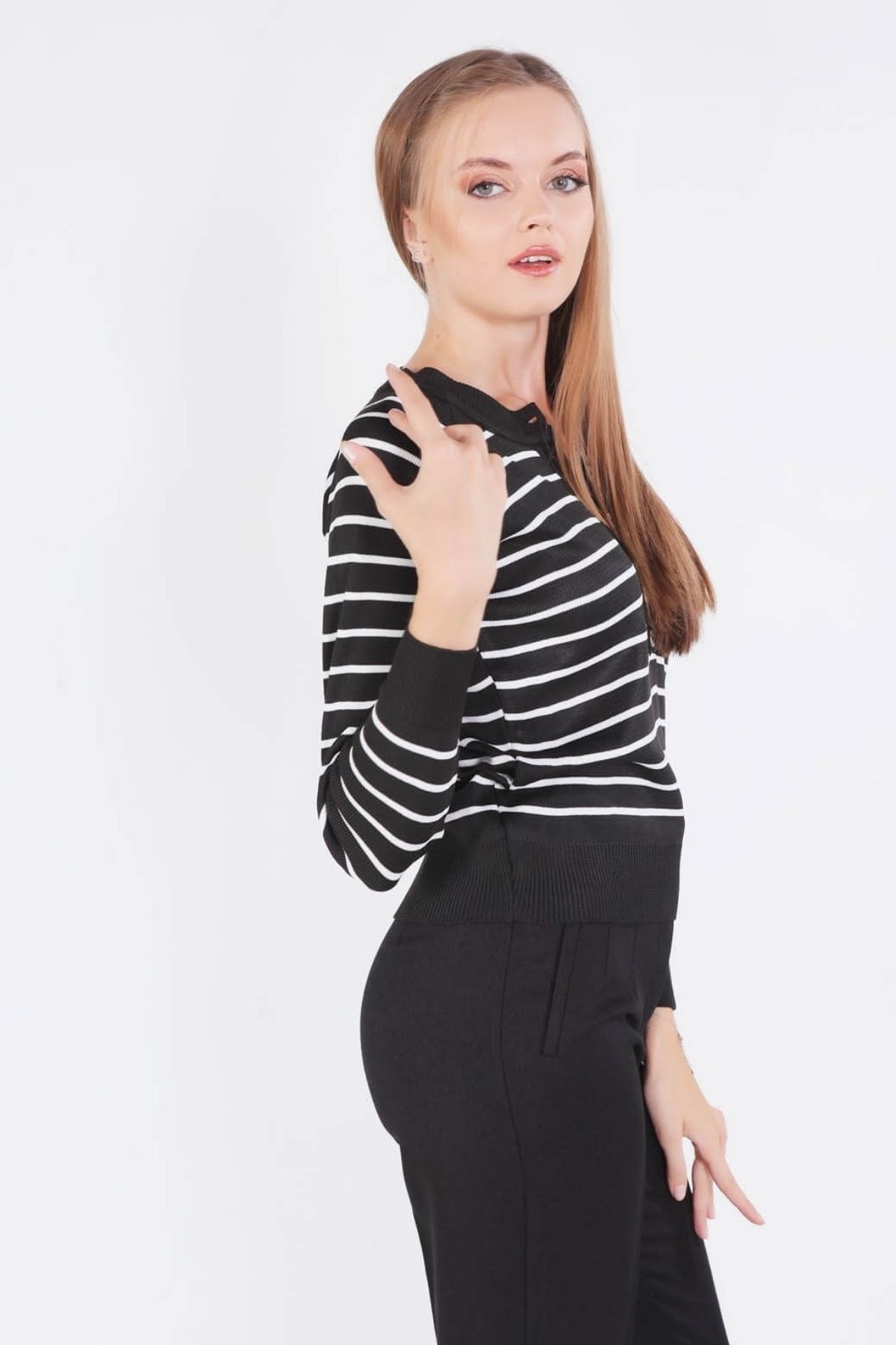 Siyah Çizgili Düğmeli Kazak 7010 - 3