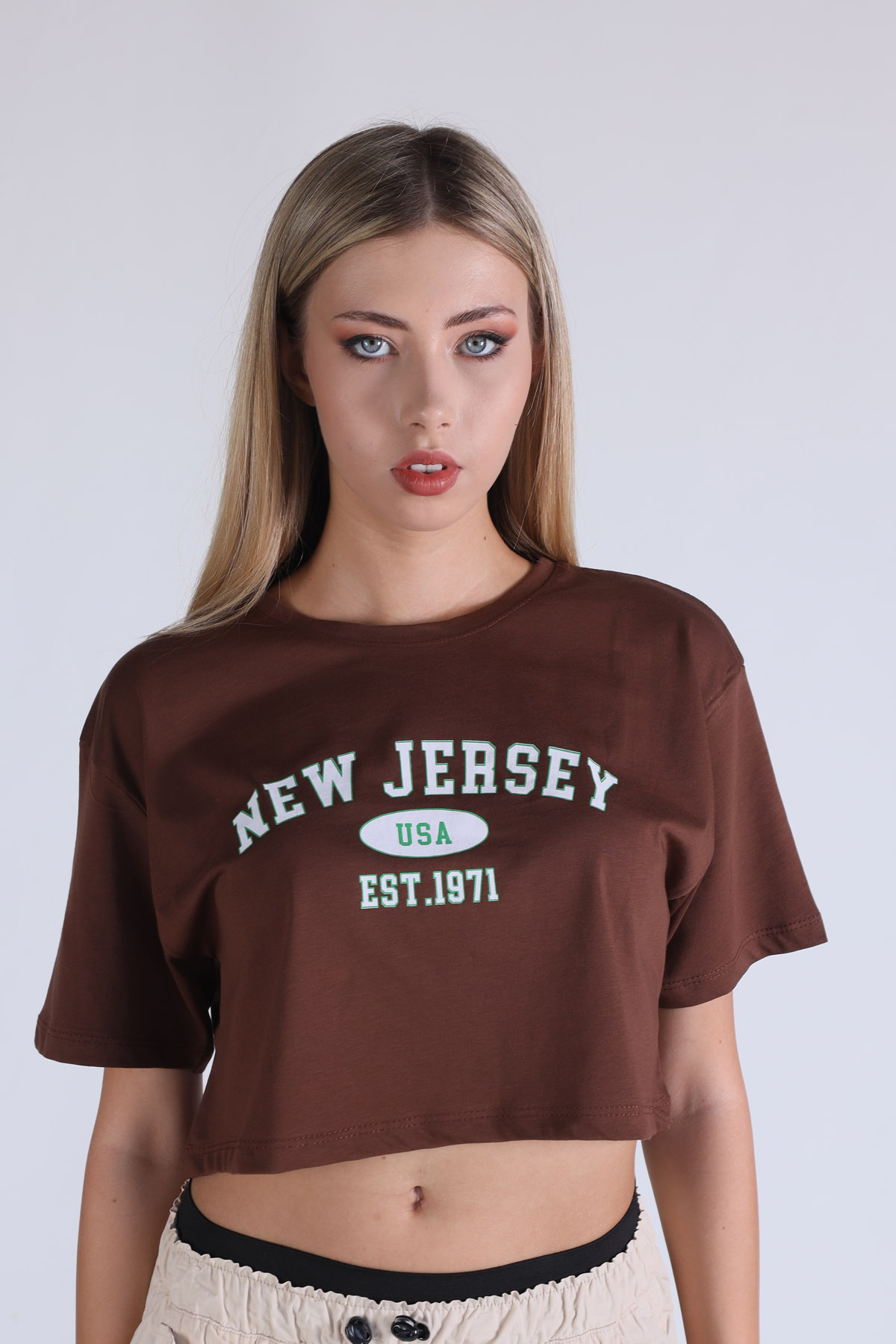 5162 New Jersey Baskı Crop Tişört Kahve 