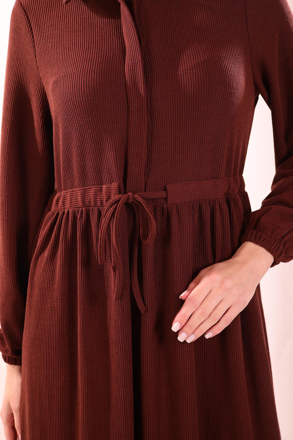 5464 Bel Bağlamalı Düğmeli Elbise Kahve - 4