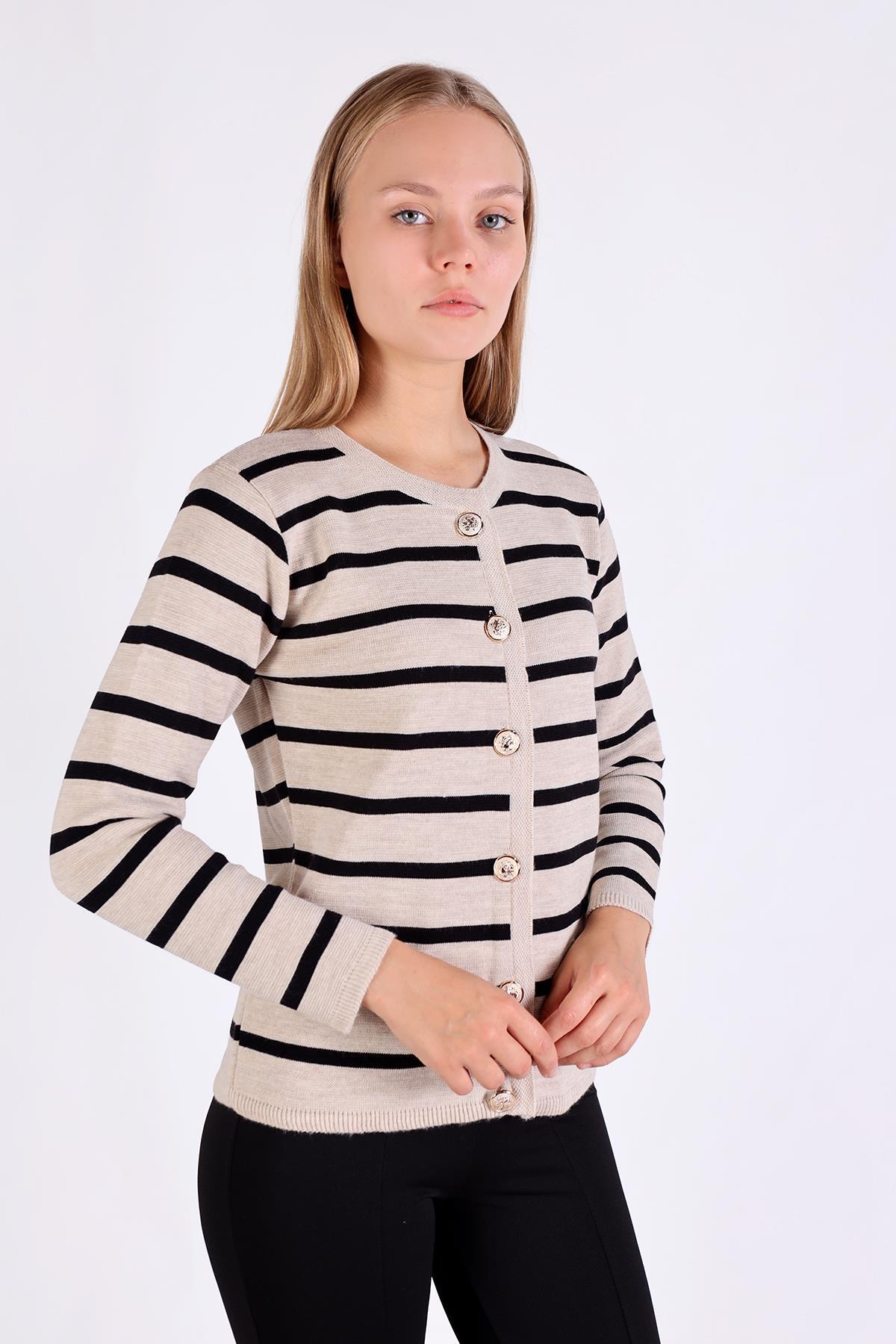 Bej Çizgili Kısa Düğme Detay Hırka 557 - 1