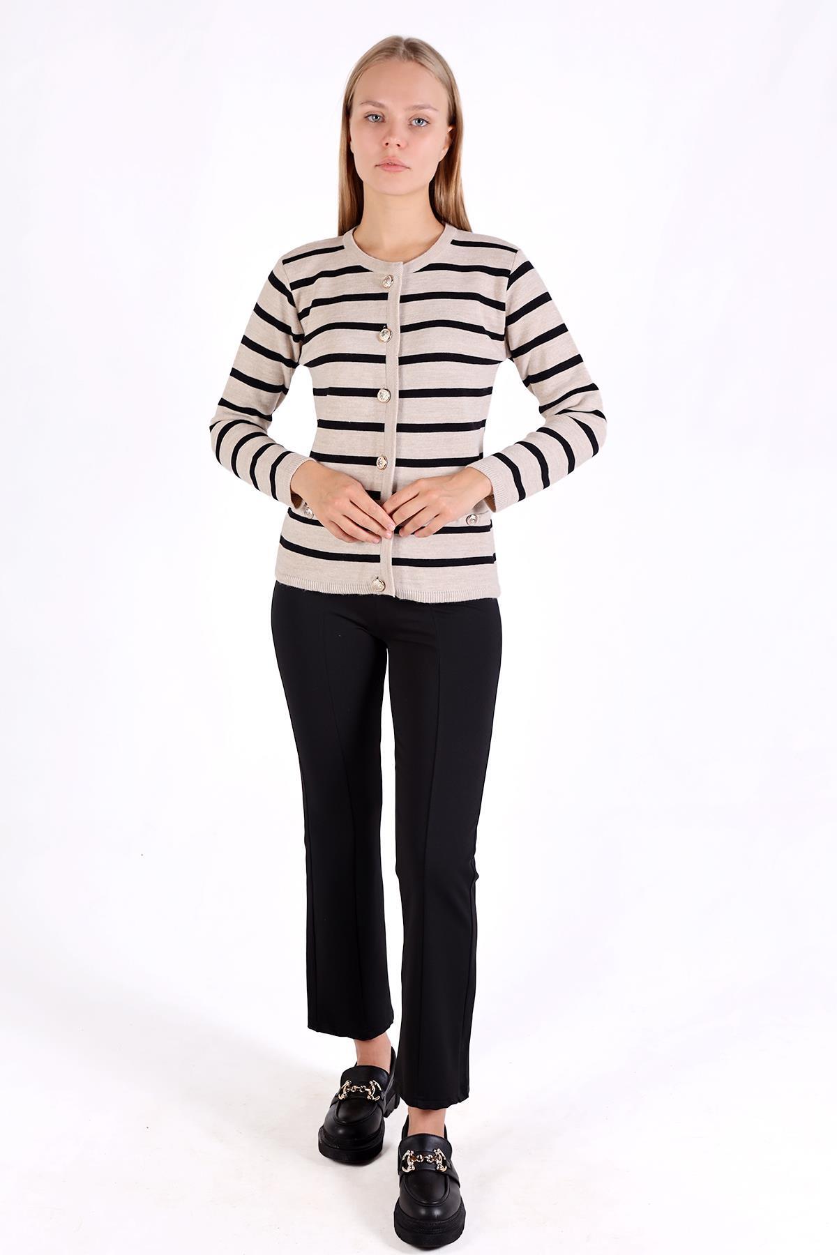 Bej Çizgili Kısa Düğme Detay Hırka 557 - 2