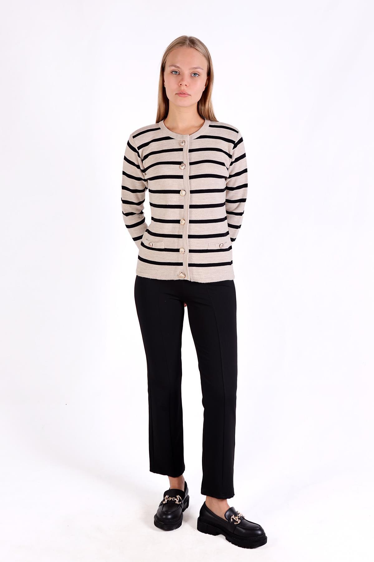 Bej Çizgili Kısa Düğme Detay Hırka 557 - 7
