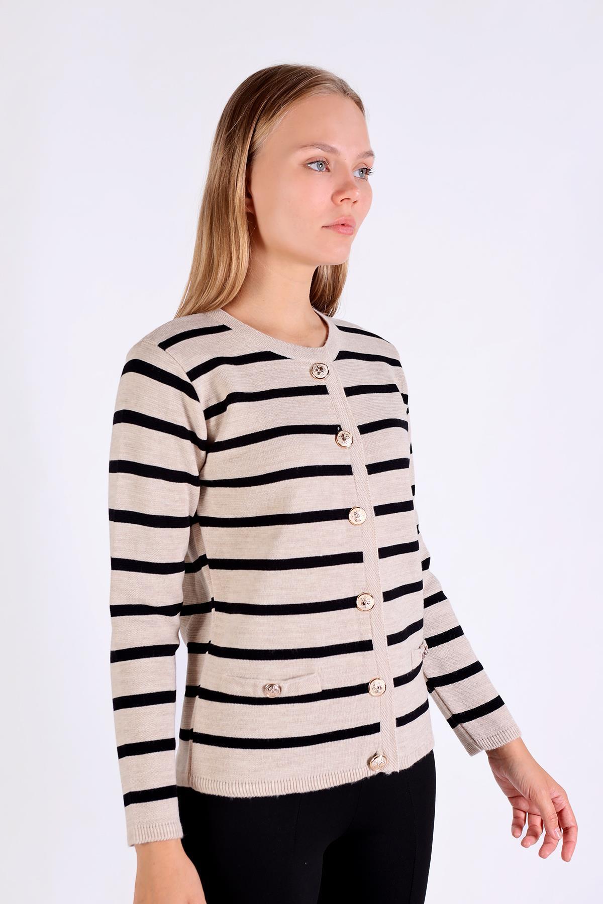 Bej Çizgili Kısa Düğme Detay Hırka 557 - 8