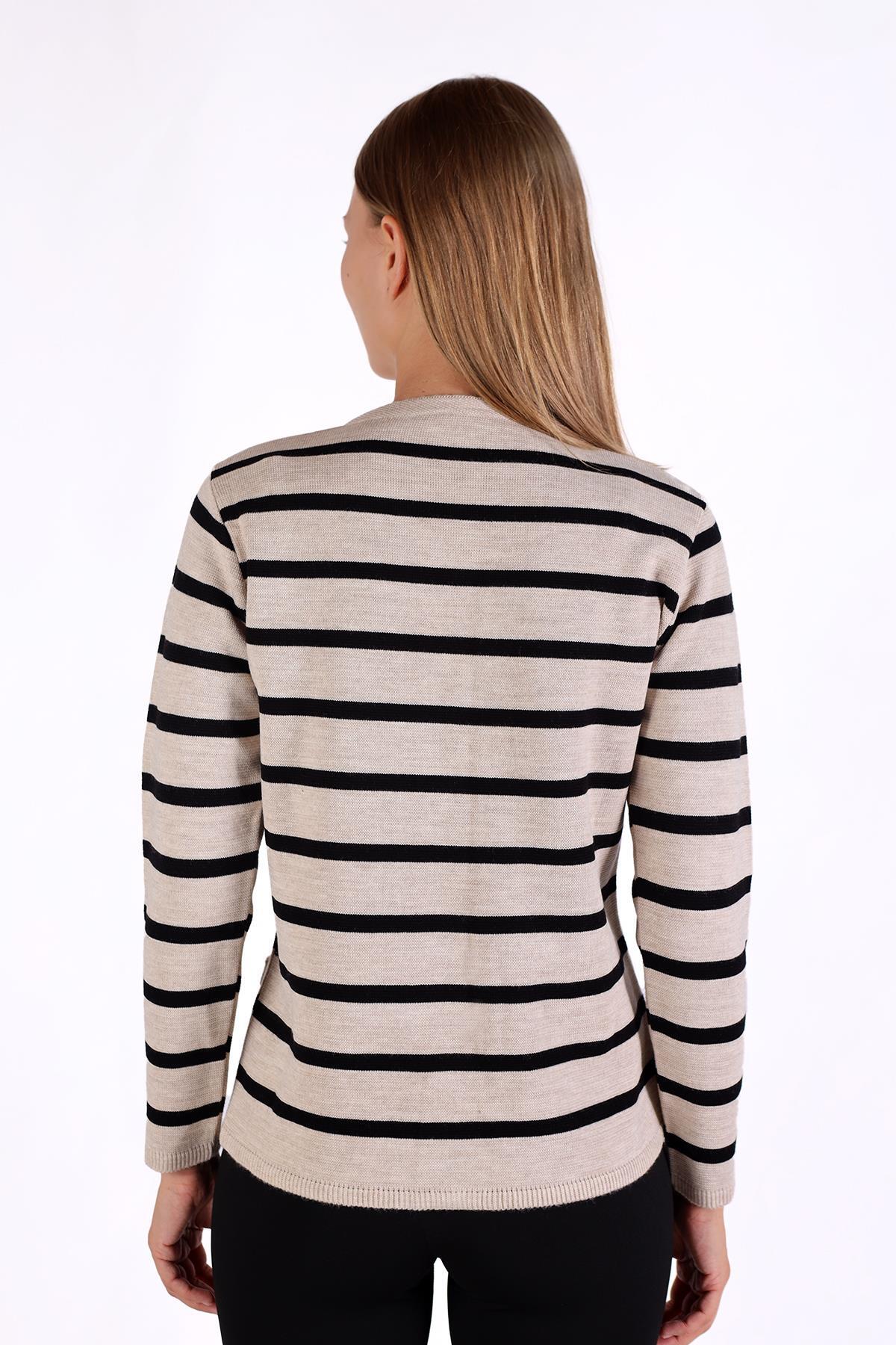 Bej Çizgili Kısa Düğme Detay Hırka 557 - 9