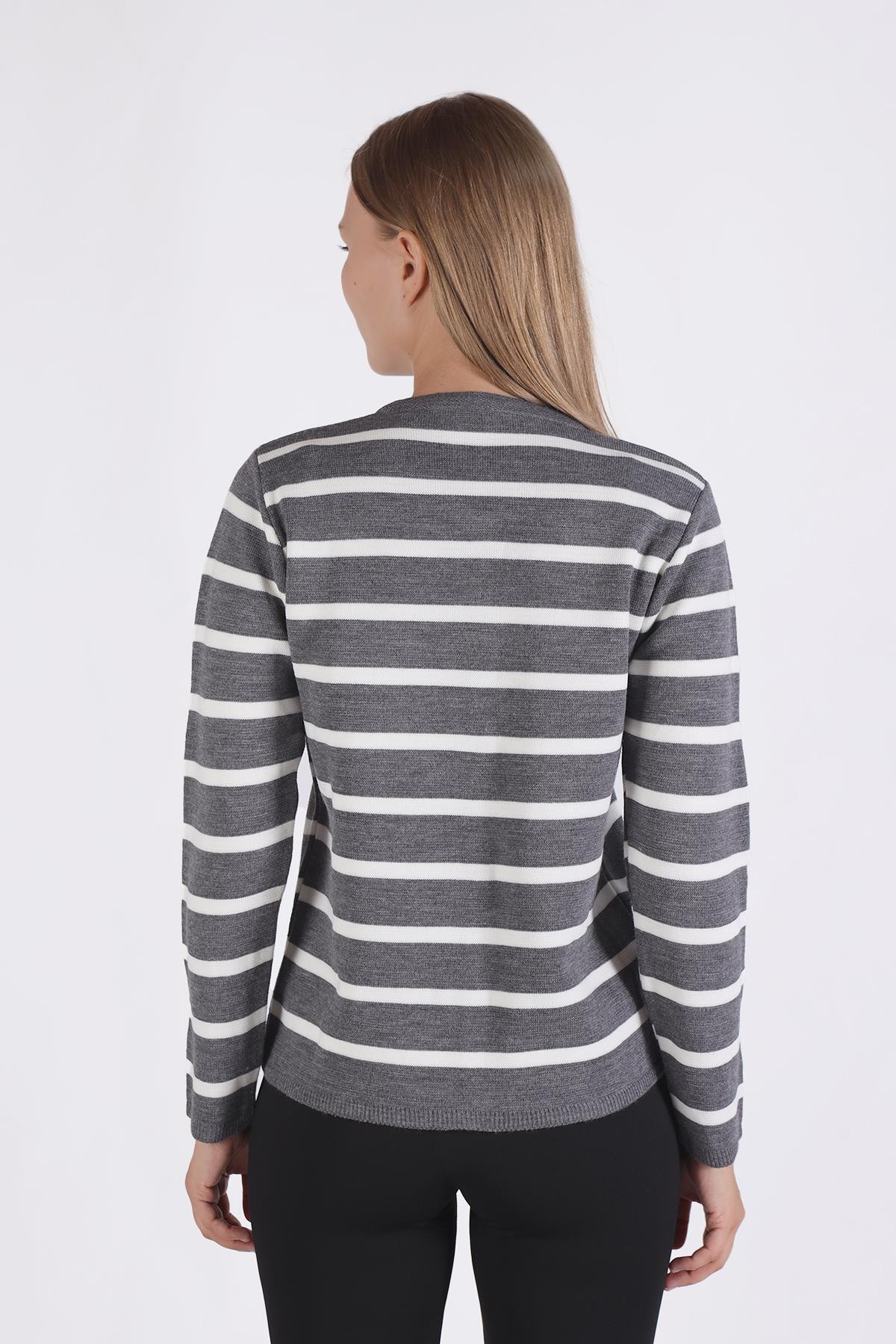 Gri Çizgili Kısa Düğme Detay Hırka 557 - 5