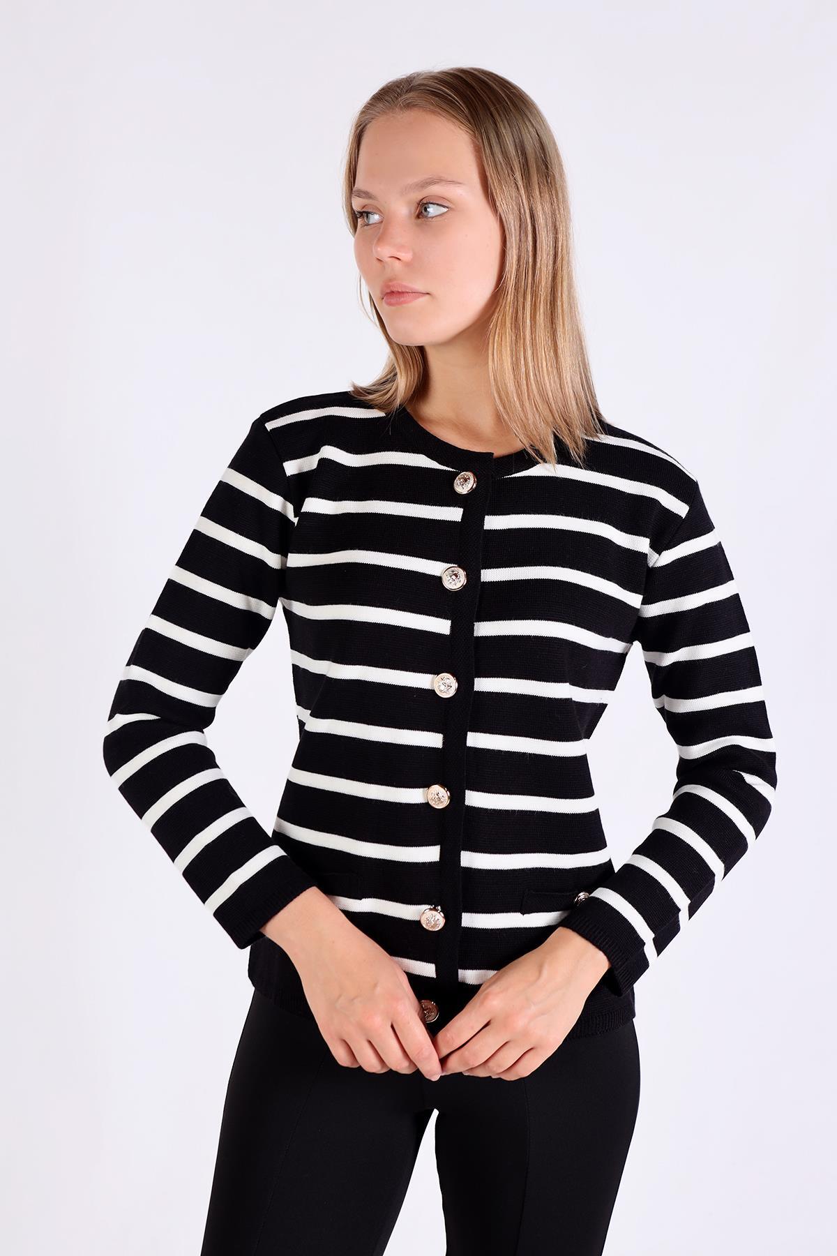 Siyah Çizgili Kısa Düğme Detay Hırka 557 - 1