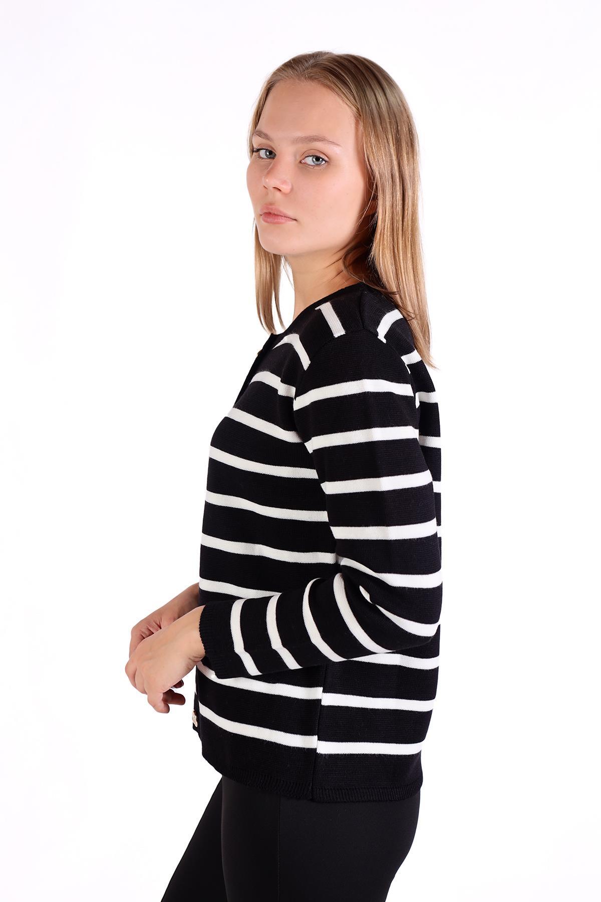 Siyah Çizgili Kısa Düğme Detay Hırka 557 - 6