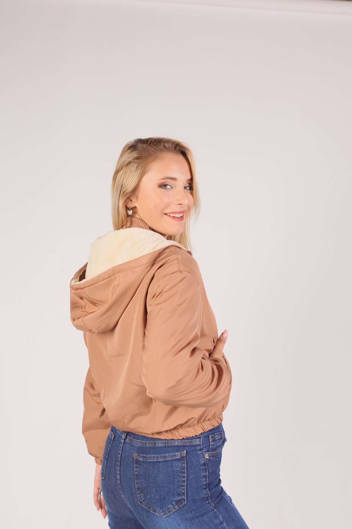 Taba İçi Kürklü Kapüşonlu Kısa Ceket 591 - 3