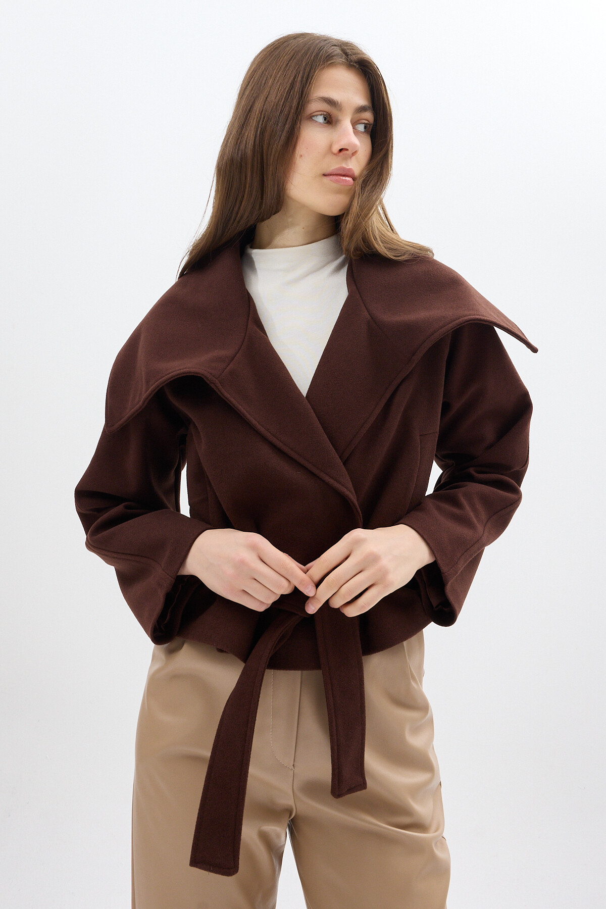 Acı Kahve Geniş Dökümlü Yaka Kuşaklı Kısa Kadın Kaban 60566 - 1