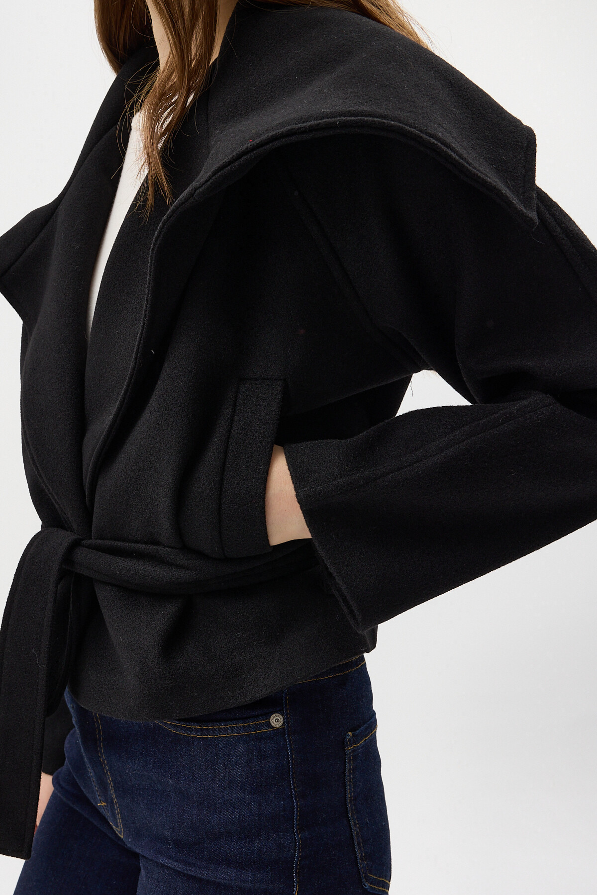 Siyah Geniş Dökümlü Yaka Kuşaklı Kısa Kadın Kaban 60566 - 4