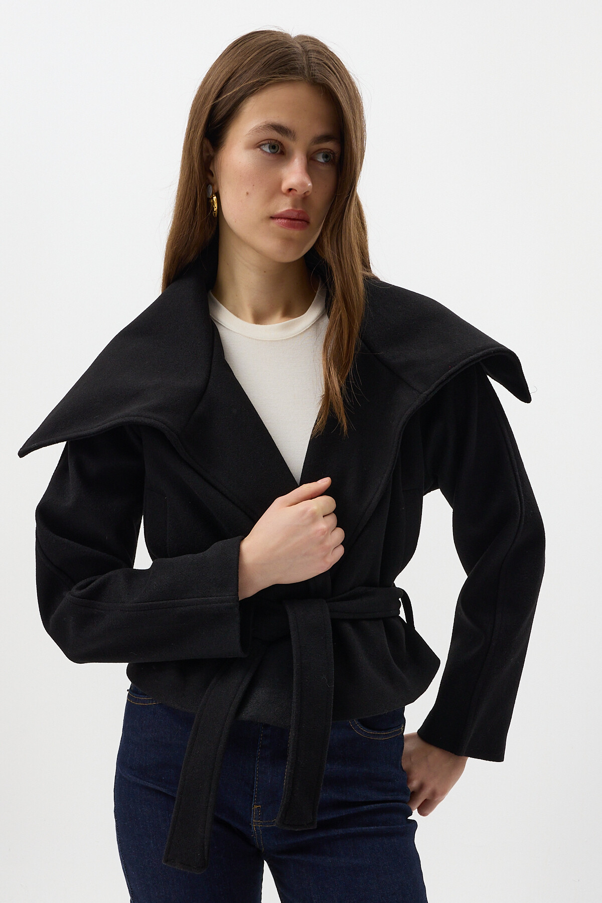 Siyah Geniş Dökümlü Yaka Kuşaklı Kısa Kadın Kaban 60566 - 6