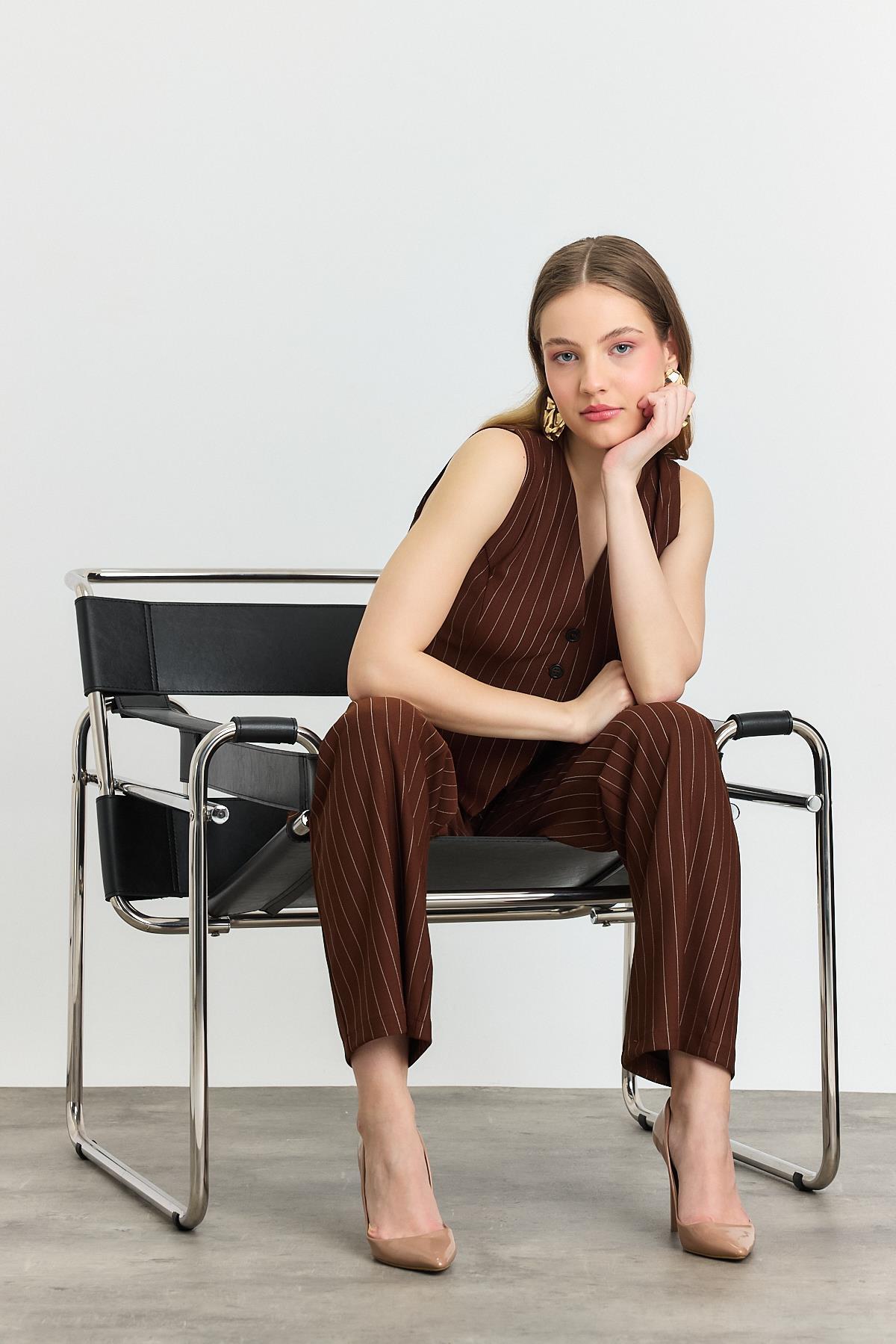 Kahve Önü Düğmeli Çizgili Yelek Takım 6622A - 1