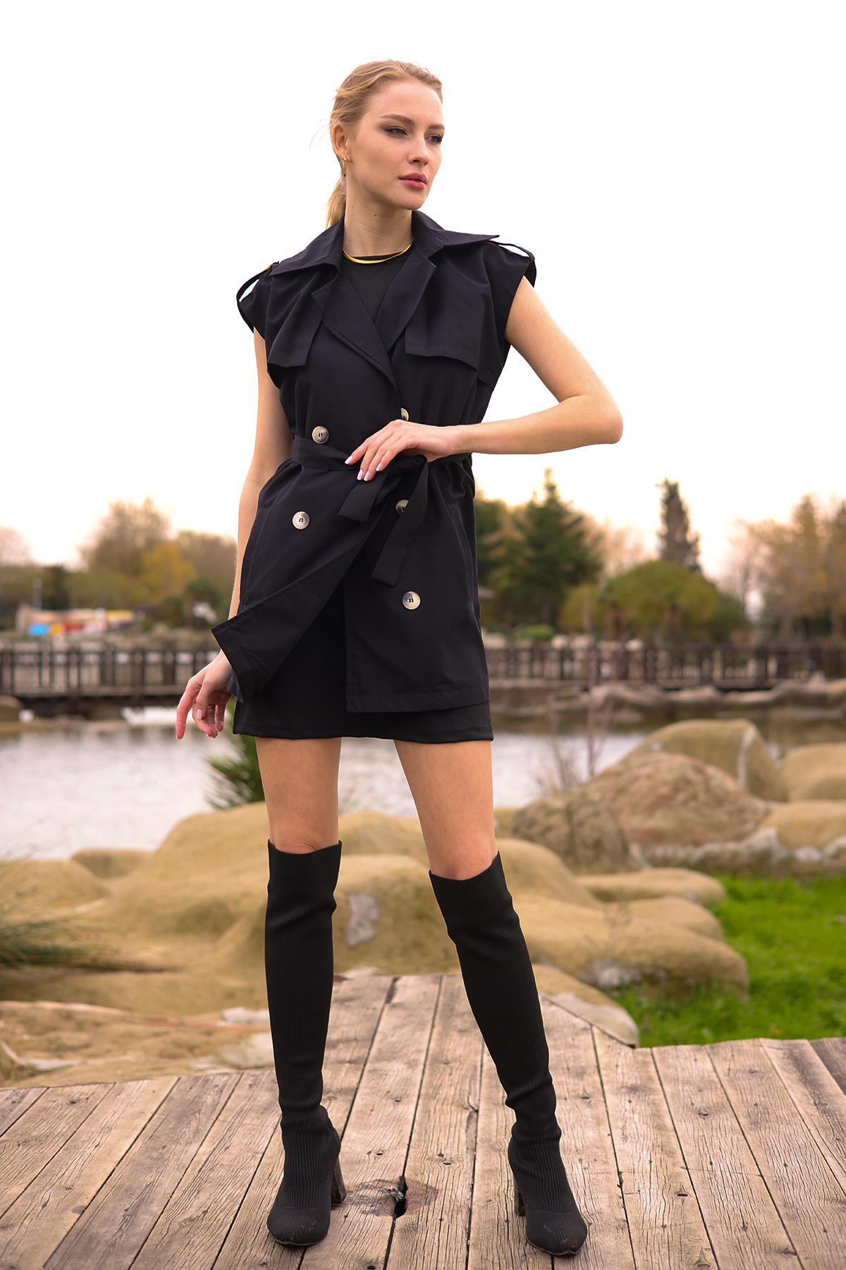 Siyah Parça Detay Düğmeli Yelek 6728A - 1