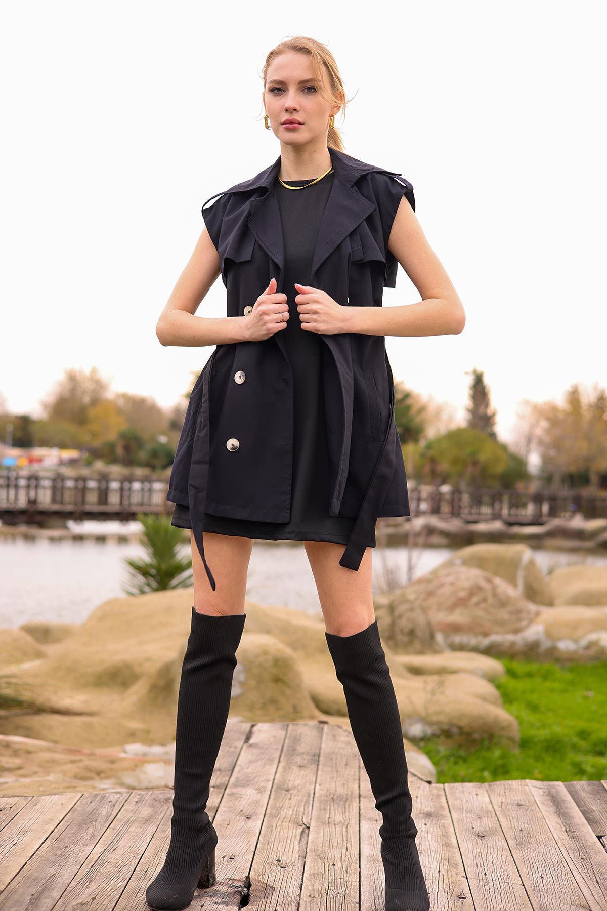 Siyah Parça Detay Düğmeli Yelek 6728A - 8