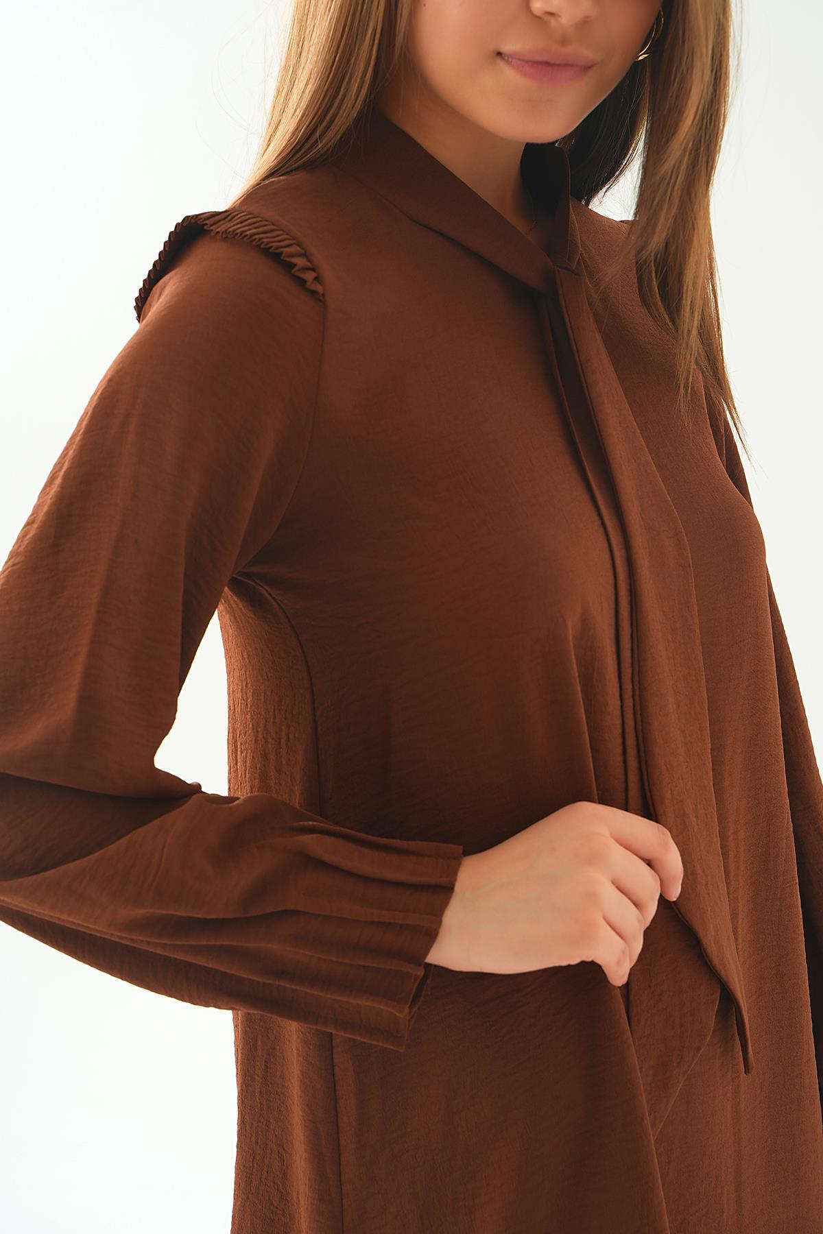 6796A Omuz Fırfırlı Fiyonklu Tunik Kahve - 6