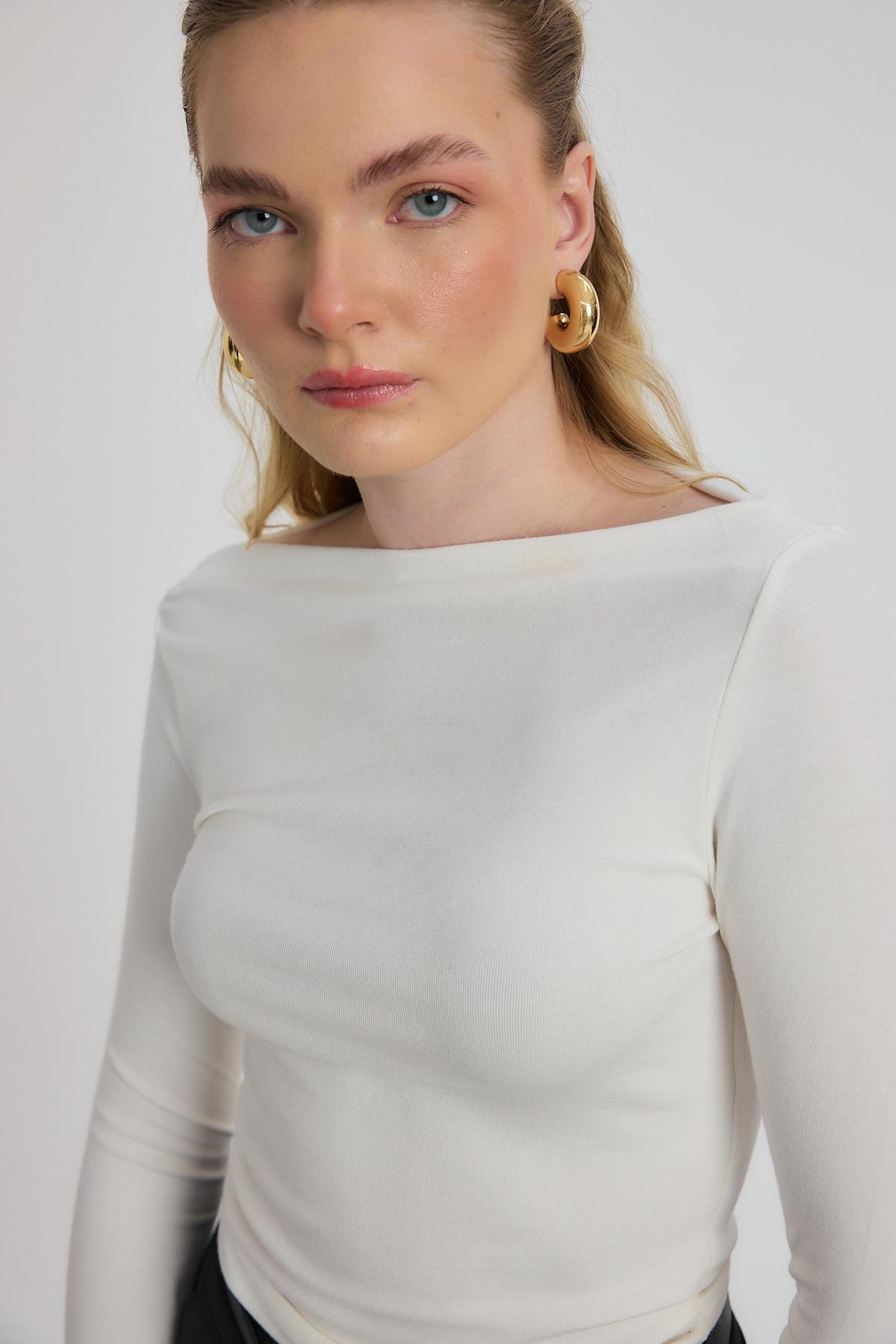 6893 Yanları Büzgülü Bluz Ekru - 4