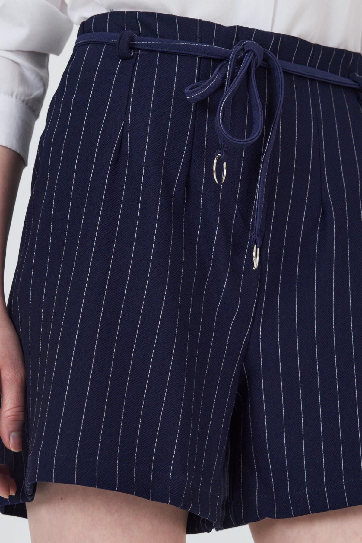 Laci Çizgili Yüksek Bel Kemer Detaylı Mini Şort 6928A - RAYS