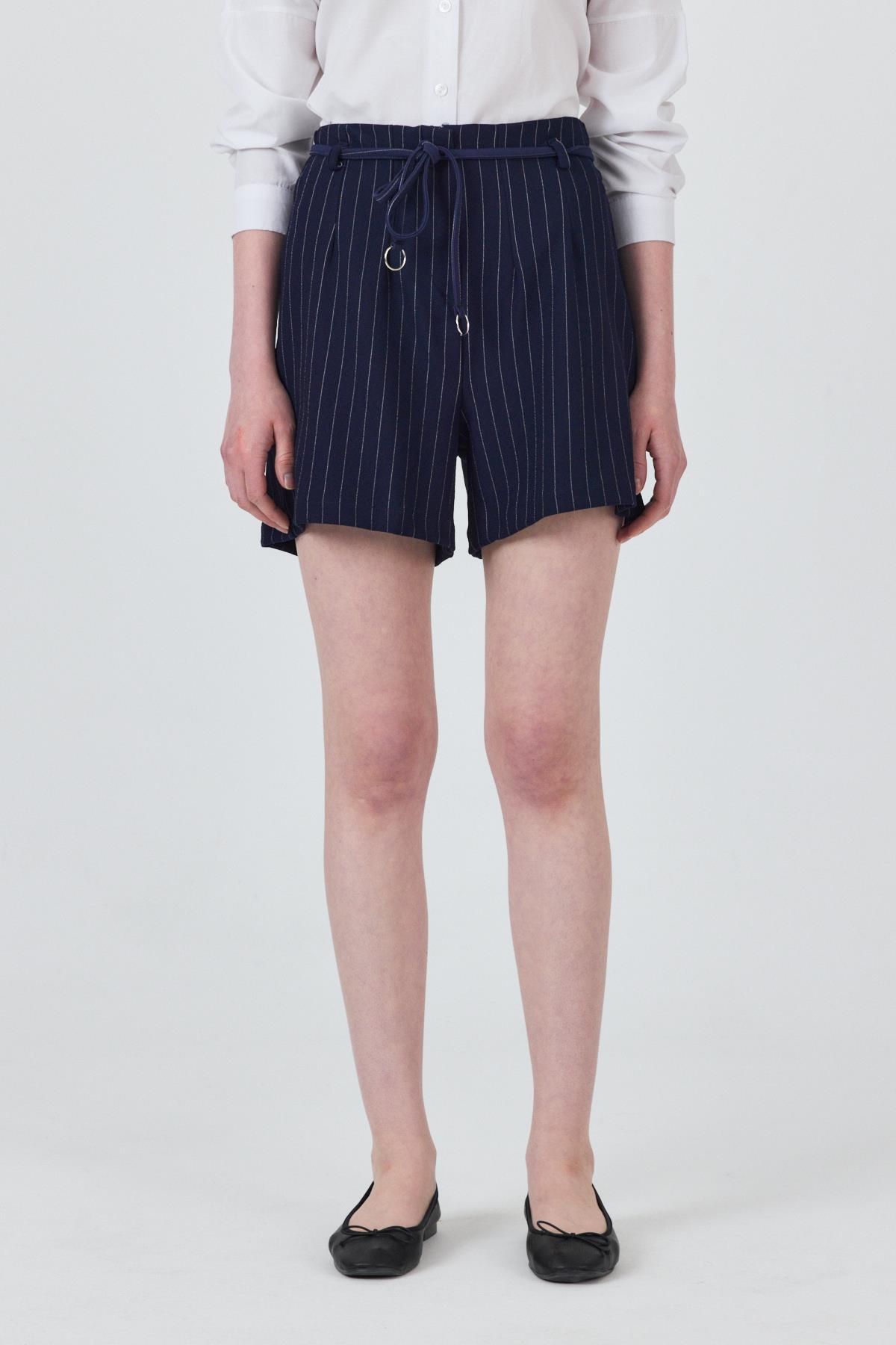 Laci Çizgili Yüksek Bel Kemer Detaylı Mini Şort 6928A - RAYS