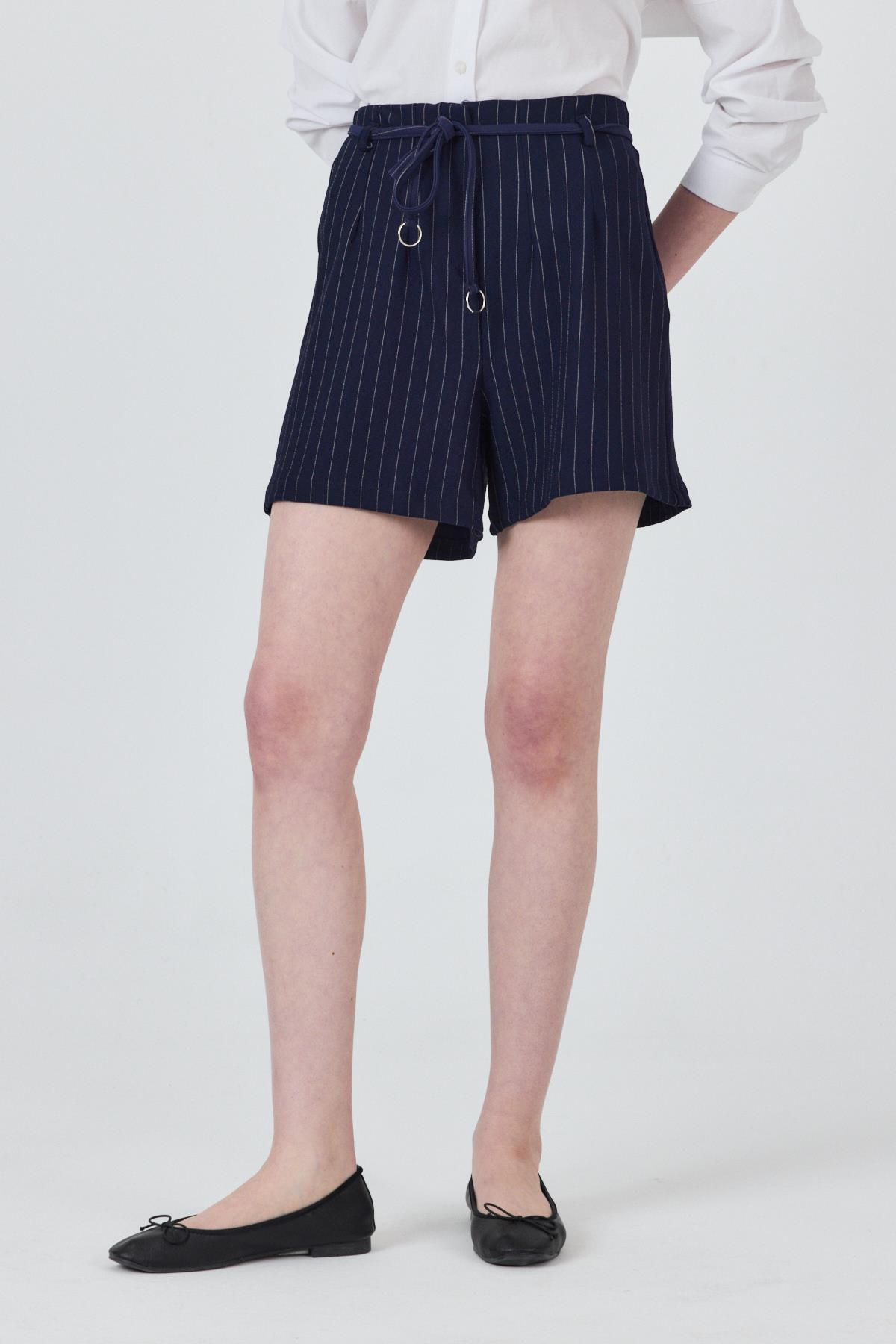 Laci Çizgili Yüksek Bel Kemer Detaylı Mini Şort 6928A - RAYS