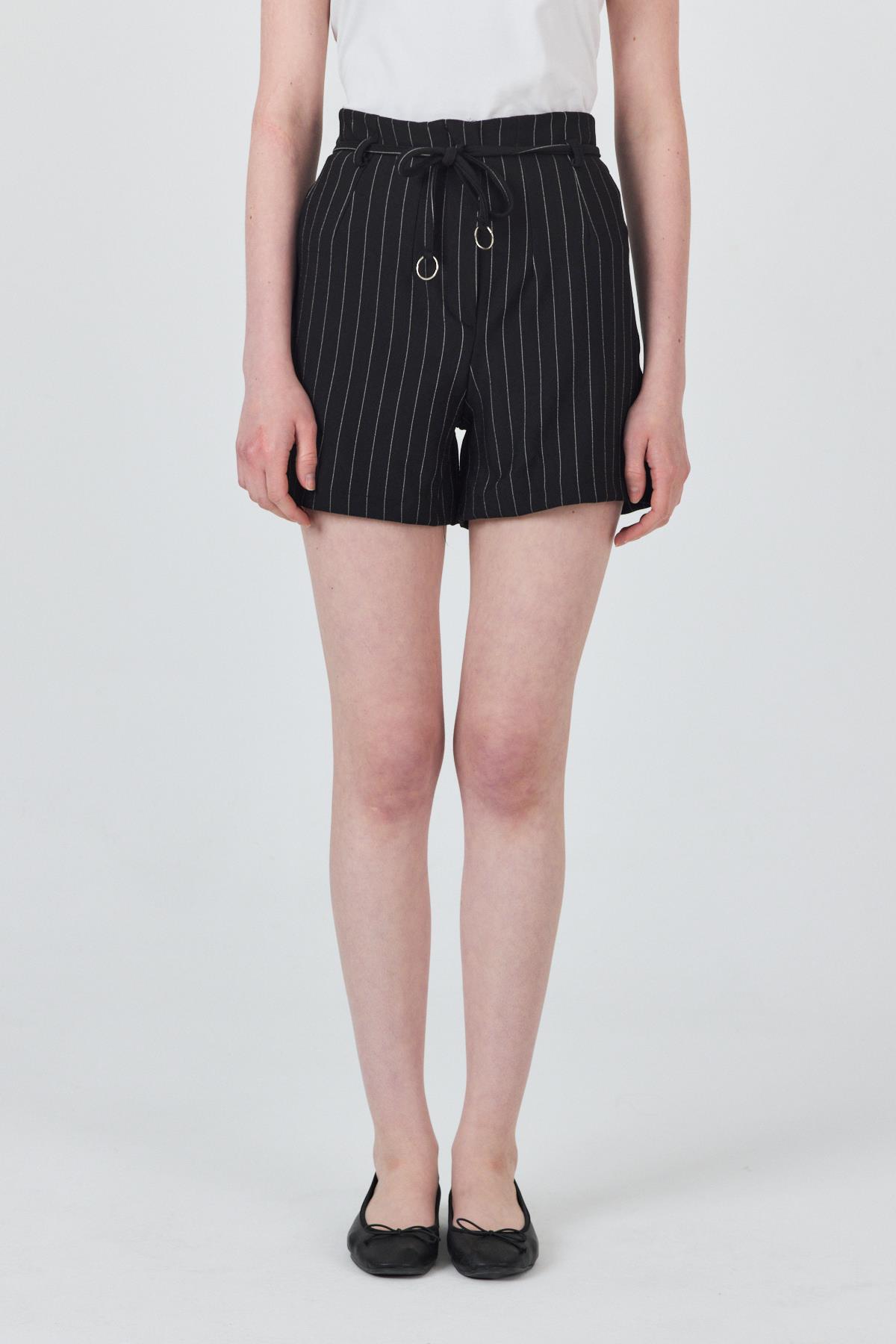 Siyah Çizgili Yüksek Bel Kemer Detaylı Mini Şort 6928A - 2