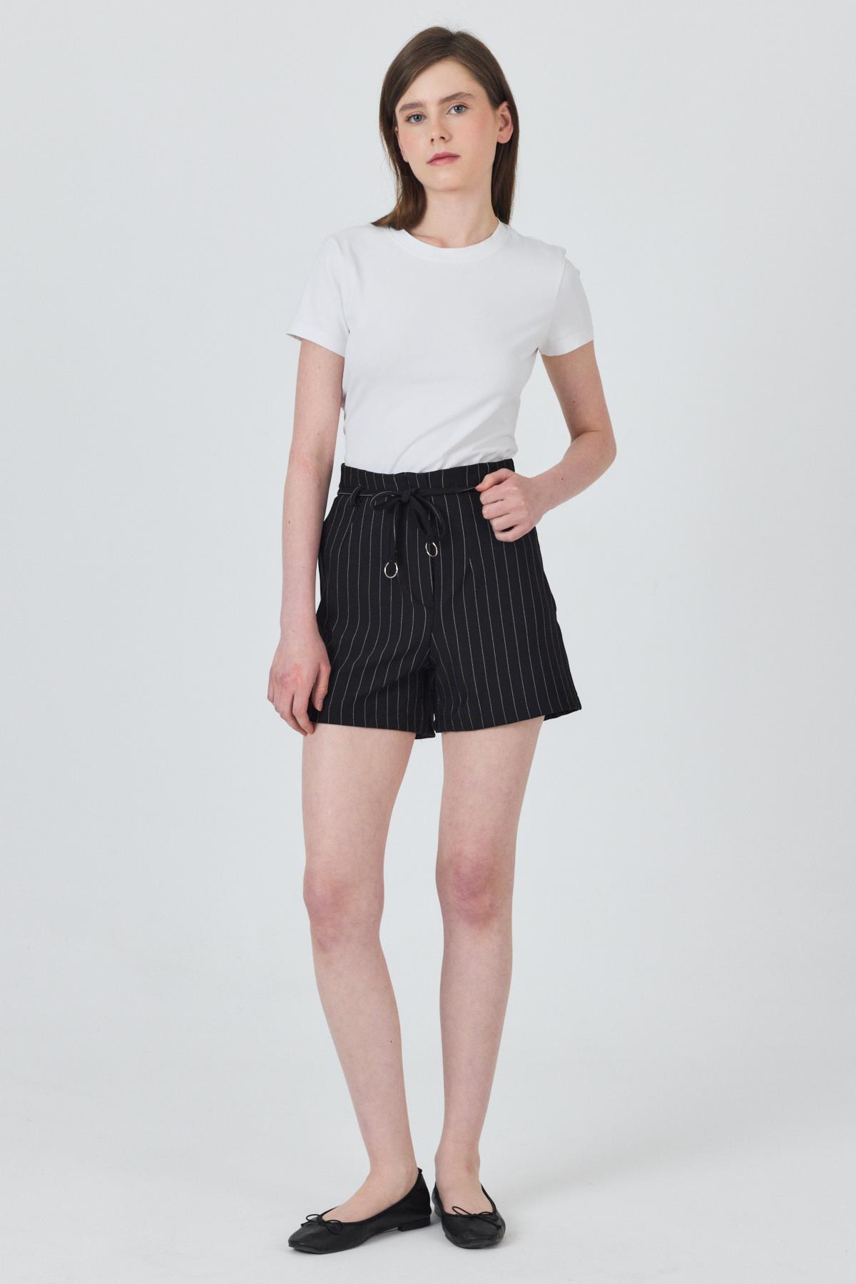 Siyah Çizgili Yüksek Bel Kemer Detaylı Mini Şort 6928A - 7