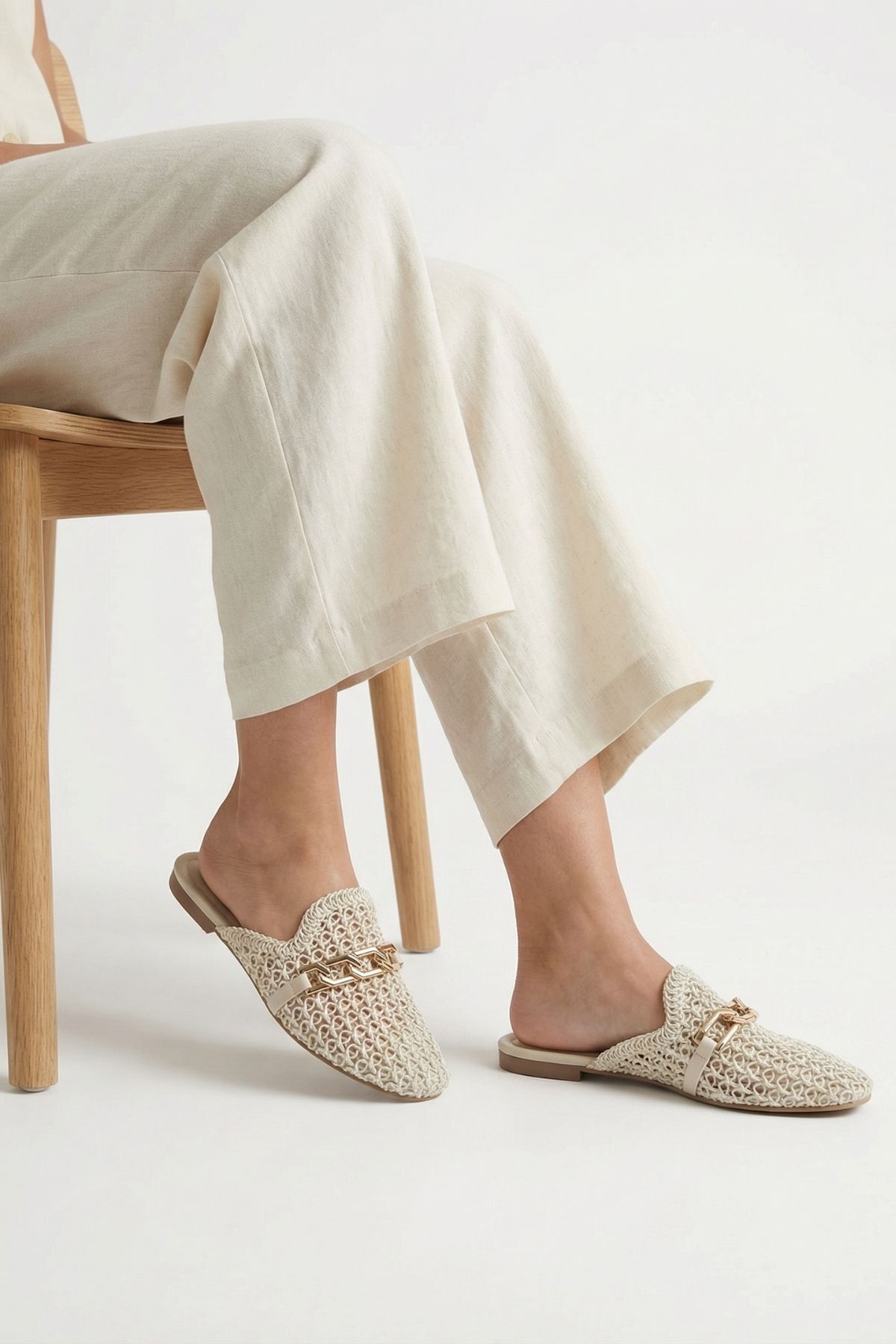 Beyaz Zincir Detay Hasır Terlik 7030 - RAYS