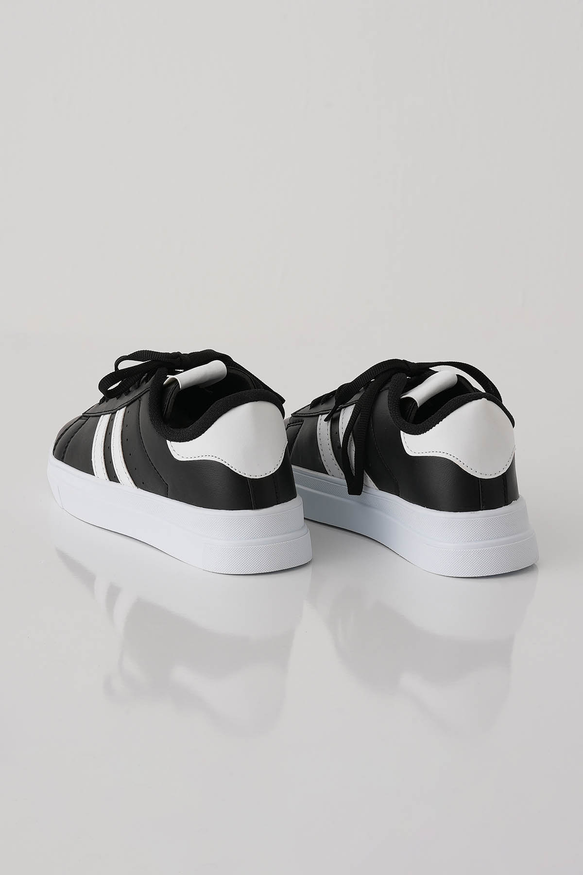 Siyah-Beyaz Çizgili Ayakkabı 7031 - 3