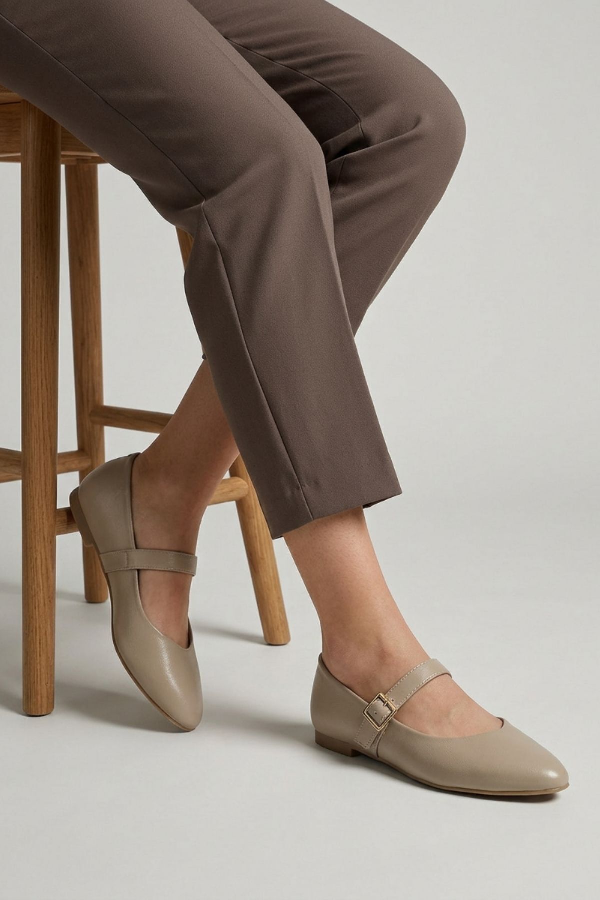 Bej Sivri Burun Babet 7042 