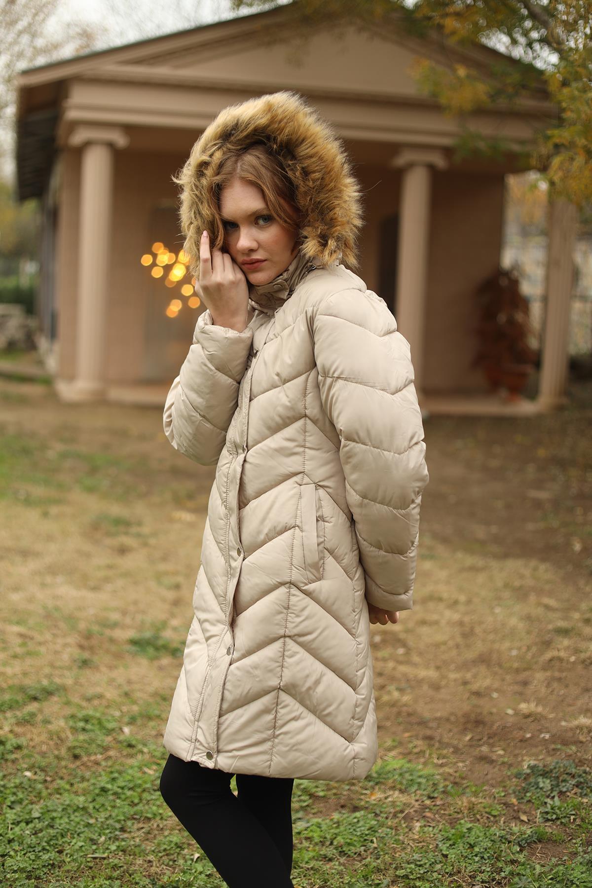 7045 Kapüşonlu Parlak Uzun Mont Bej - 2