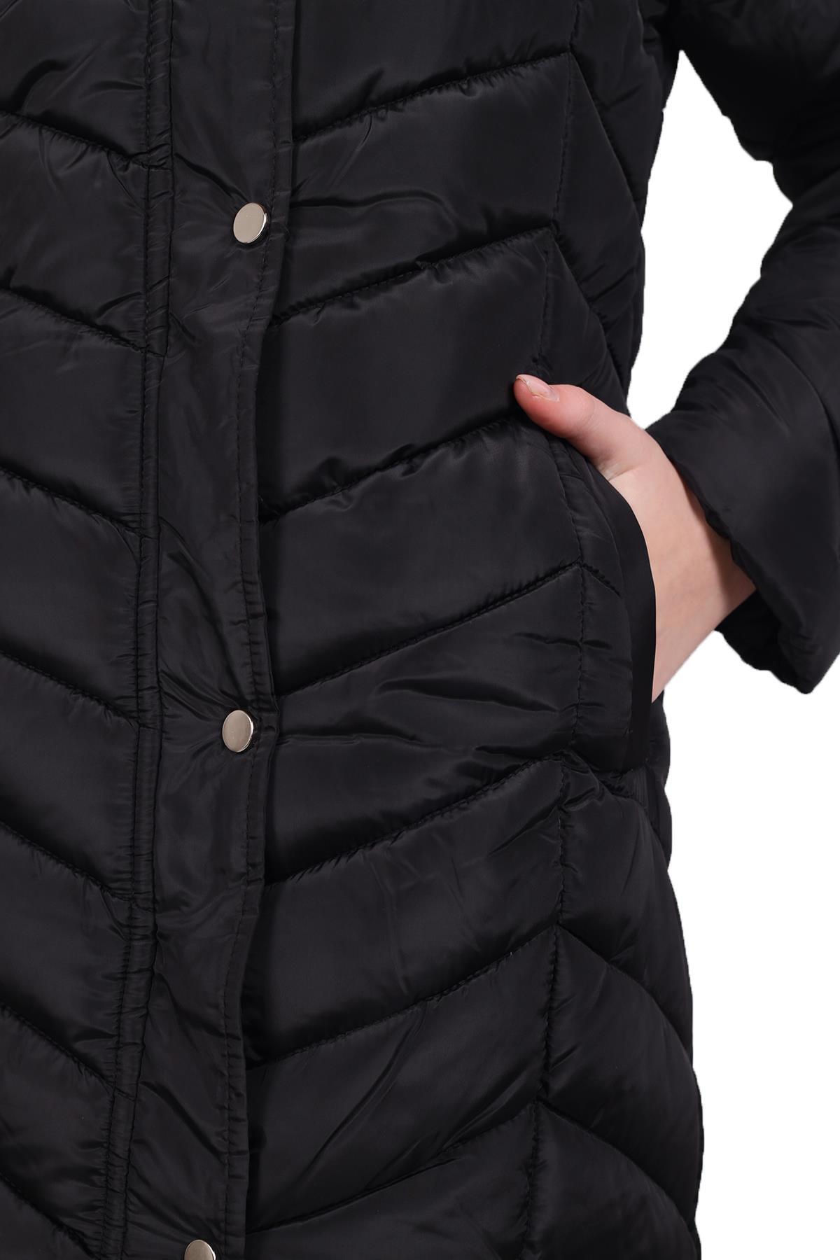 7045 Kapüşonlu Parlak Uzun Mont Siyah - 4