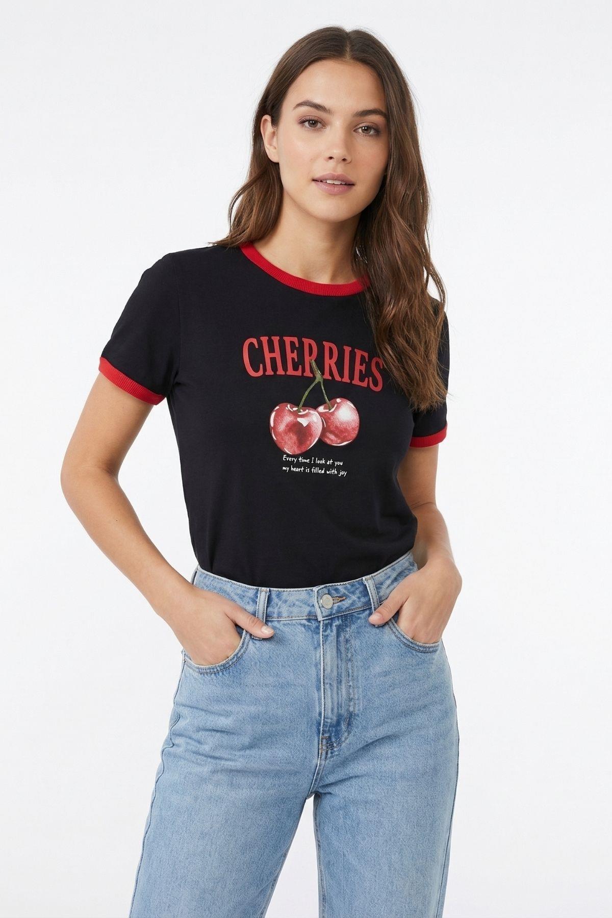 Siyah Kiraz Desen Tişört 7062 - 1