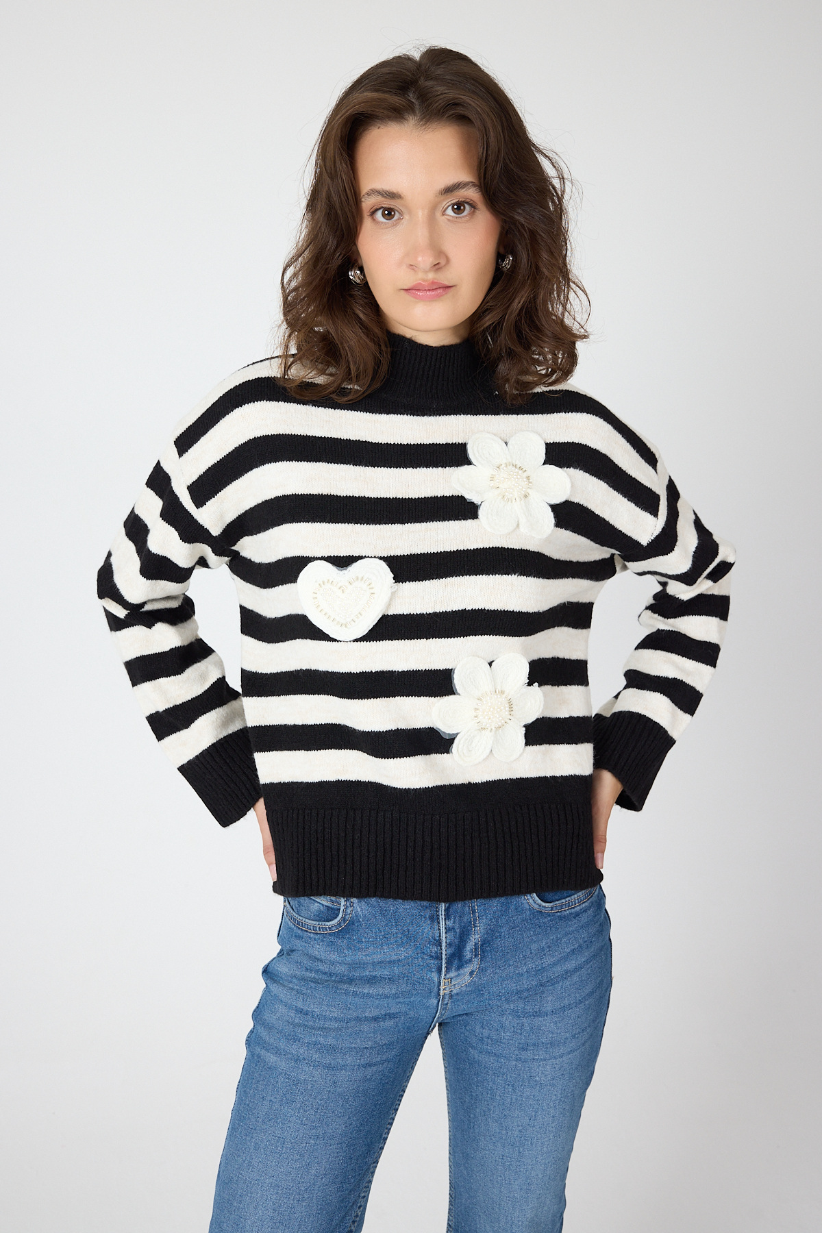 Siyah Çizgili İşleme Detaylı Kazak 7090 - RAYS