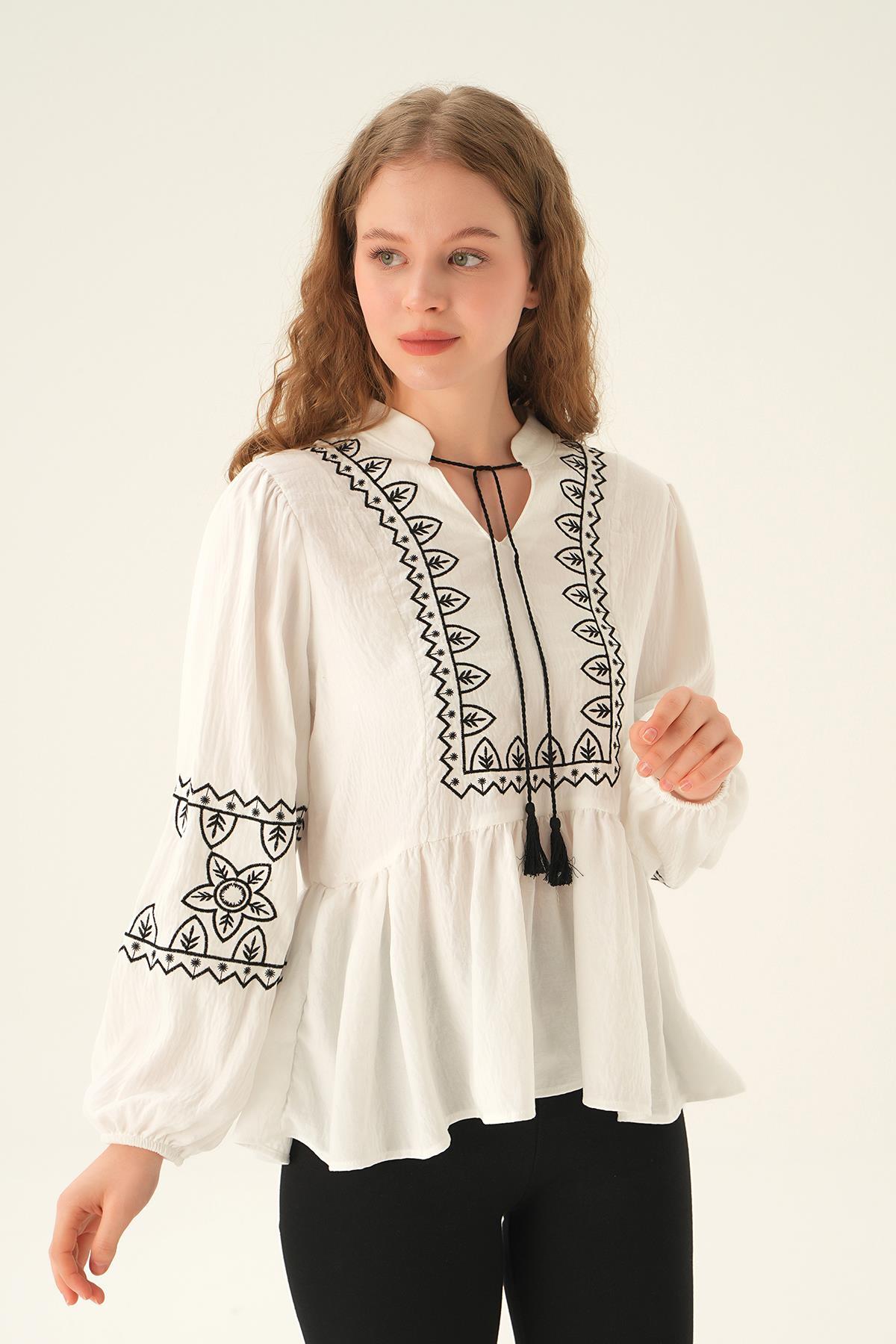 Beyaz Nakış Detay Bluz 71484 - 3