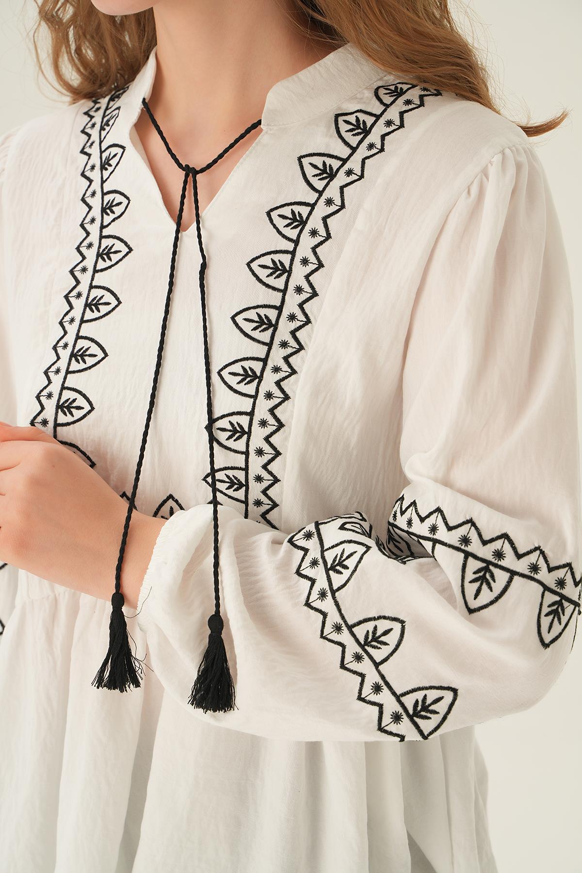 Beyaz Nakış Detay Bluz 71484 - 5