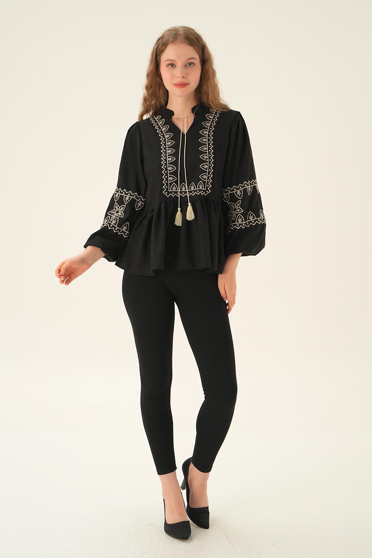 71484 Nakış Detay Bluz Siyah - 2