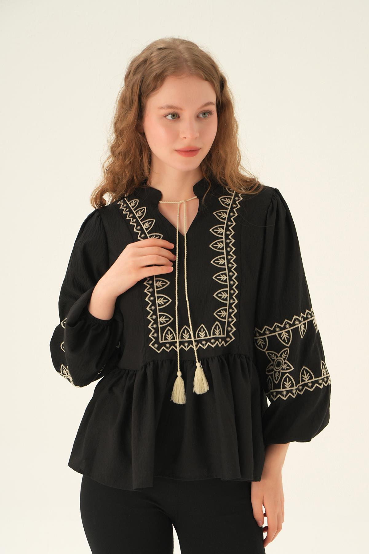 Siyah Nakış Detay Bluz 71484 - 3