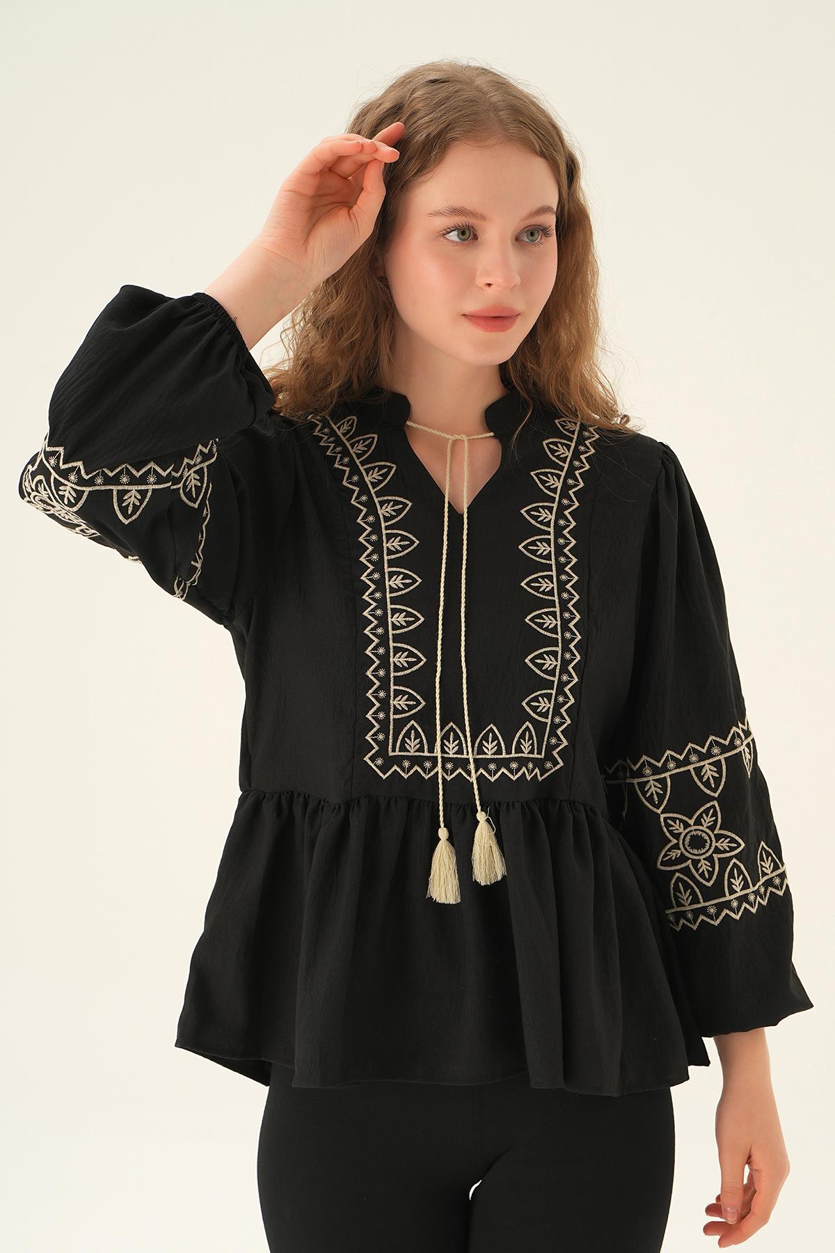 Siyah Nakış Detay Bluz 71484 - 4