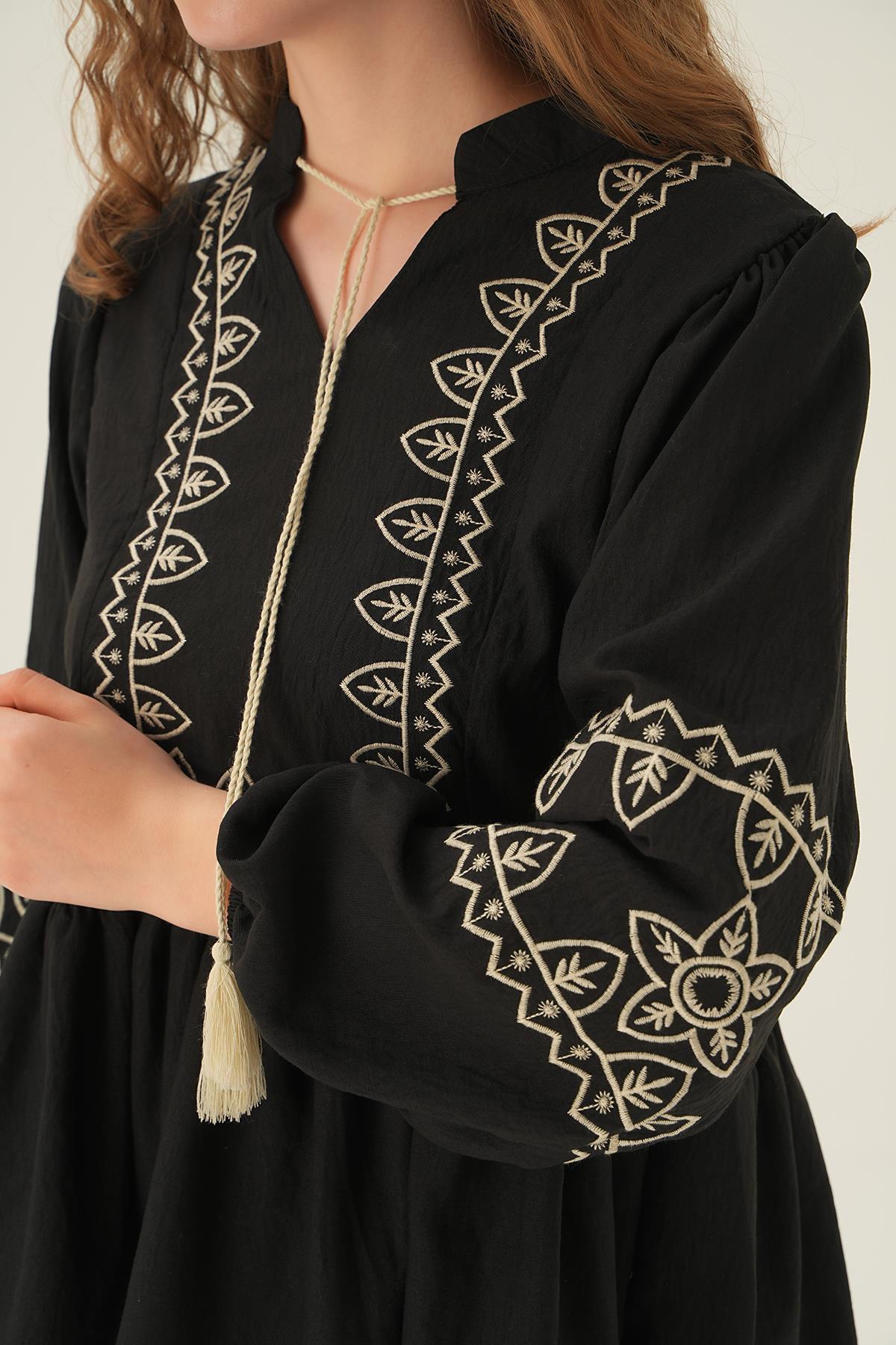 Siyah Nakış Detay Bluz 71484 - 6