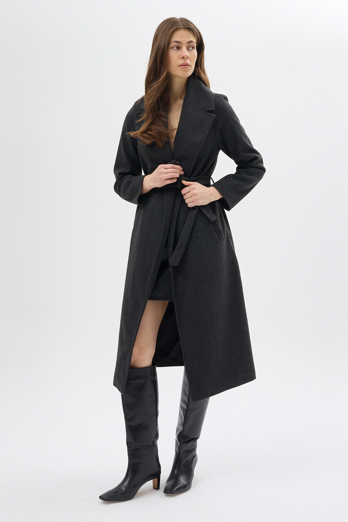 Antrasit Kuşaklı Uzun Astarlı Kadın Kaban 7242A - RAYS