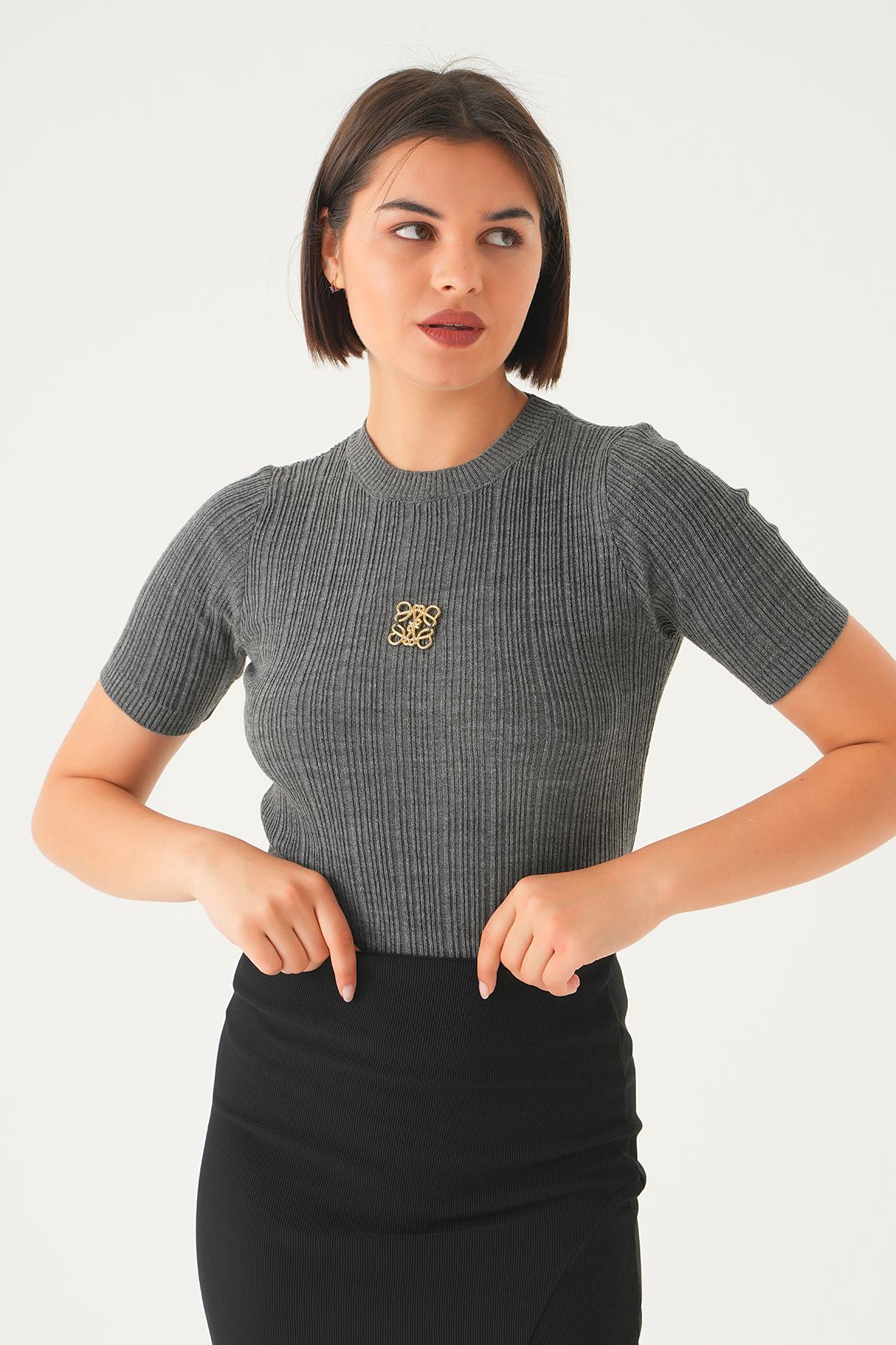 7744 Nakış Detay Kısa Kol Tişört Antrasit - 2