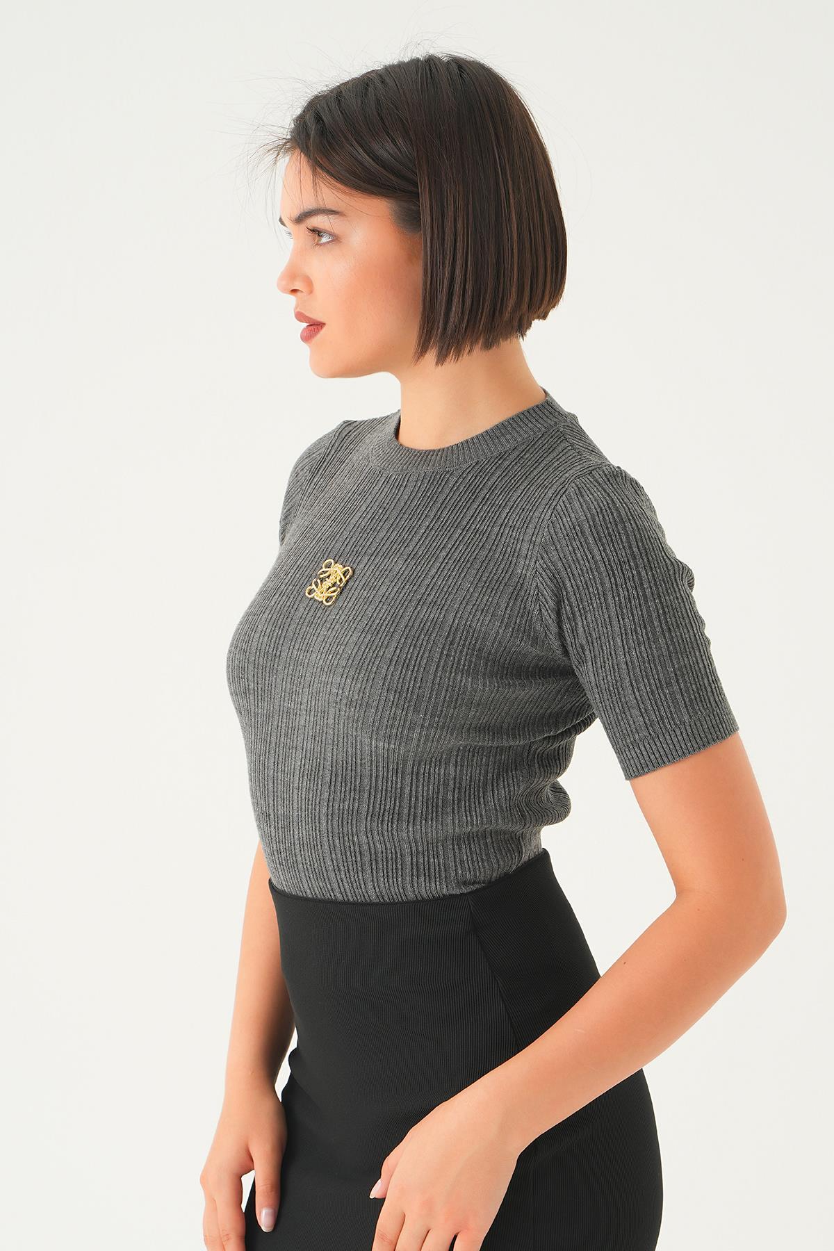 Antrasit Nakış Detay Kısa Kol Tişört 7744 - 3