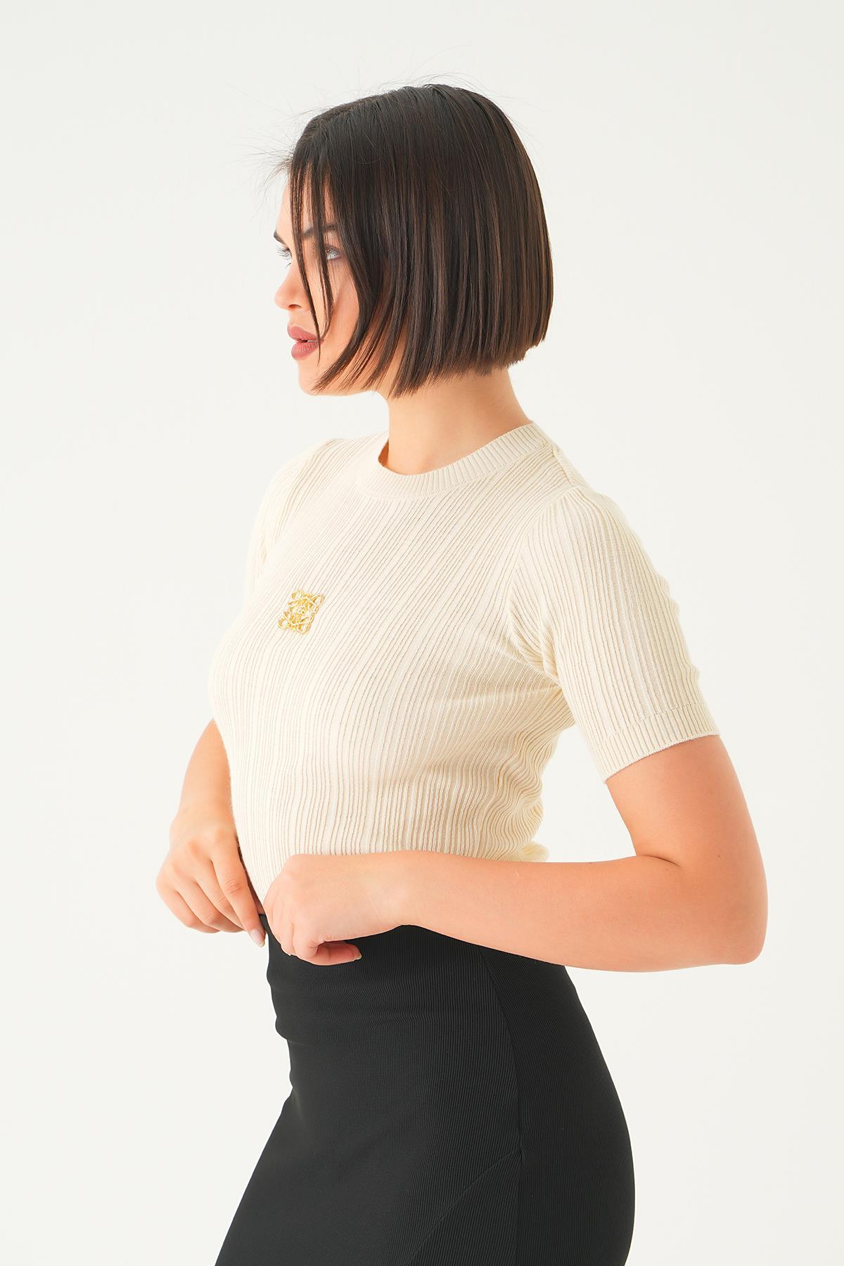 Krem Nakış Detay Kısa Kol Tişört 7744 - 4