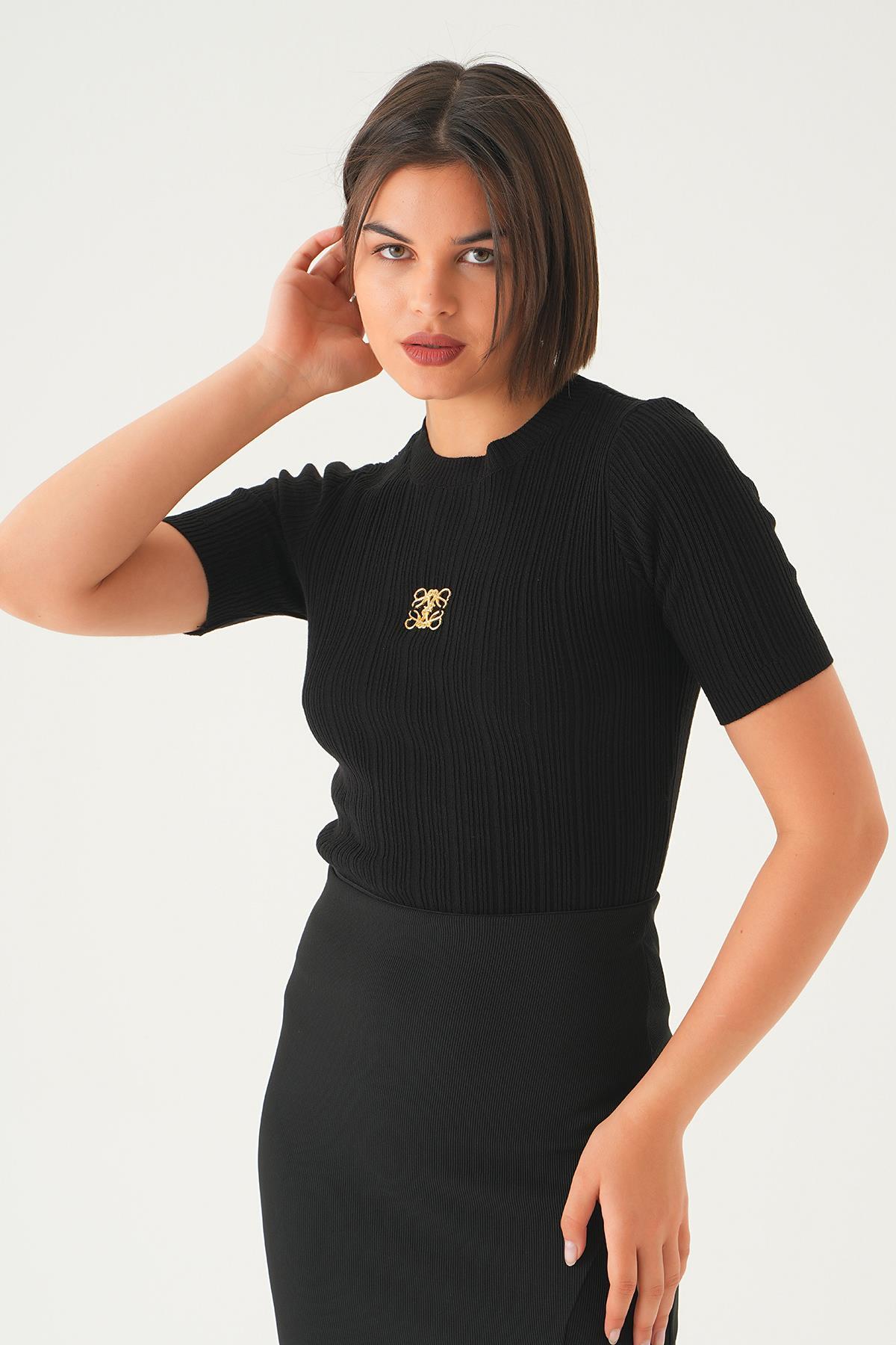 7744 Nakış Detay Kısa Kol Tişört Siyah - 1