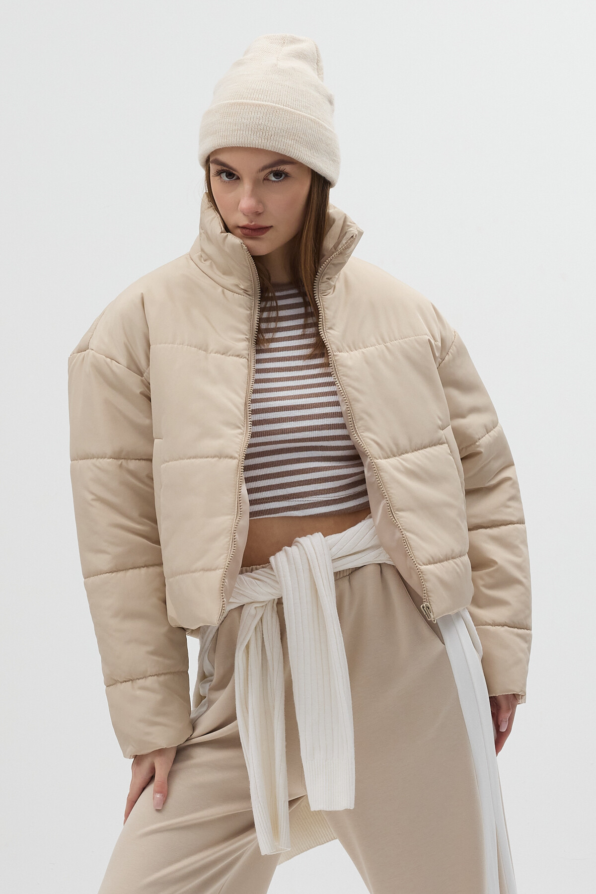 Bej Dik Yaka Fermuarlı Kısa Şişme Kadın Mont 8001 - 6