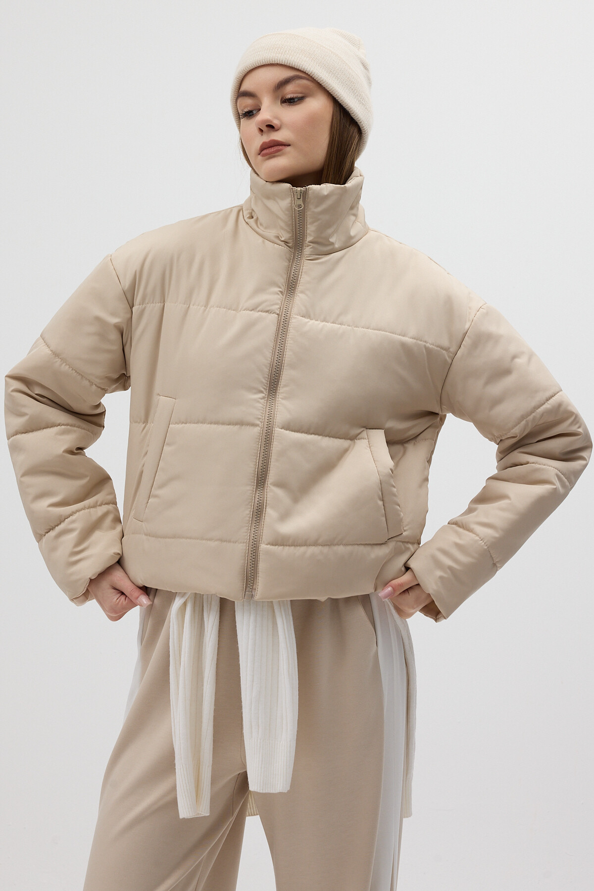 Bej Dik Yaka Fermuarlı Kısa Şişme Kadın Mont 8001 - 9