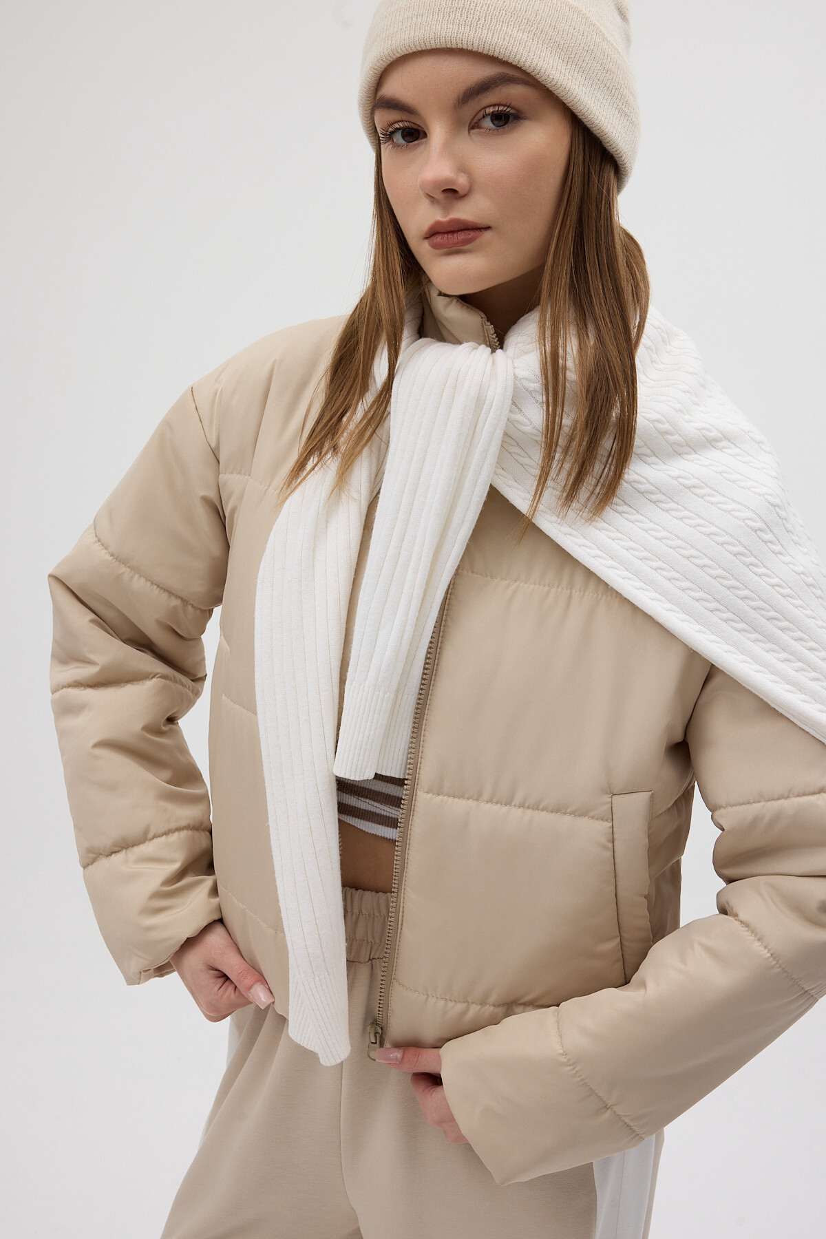 Bej Dik Yaka Fermuarlı Kısa Şişme Kadın Mont 8000 - 7