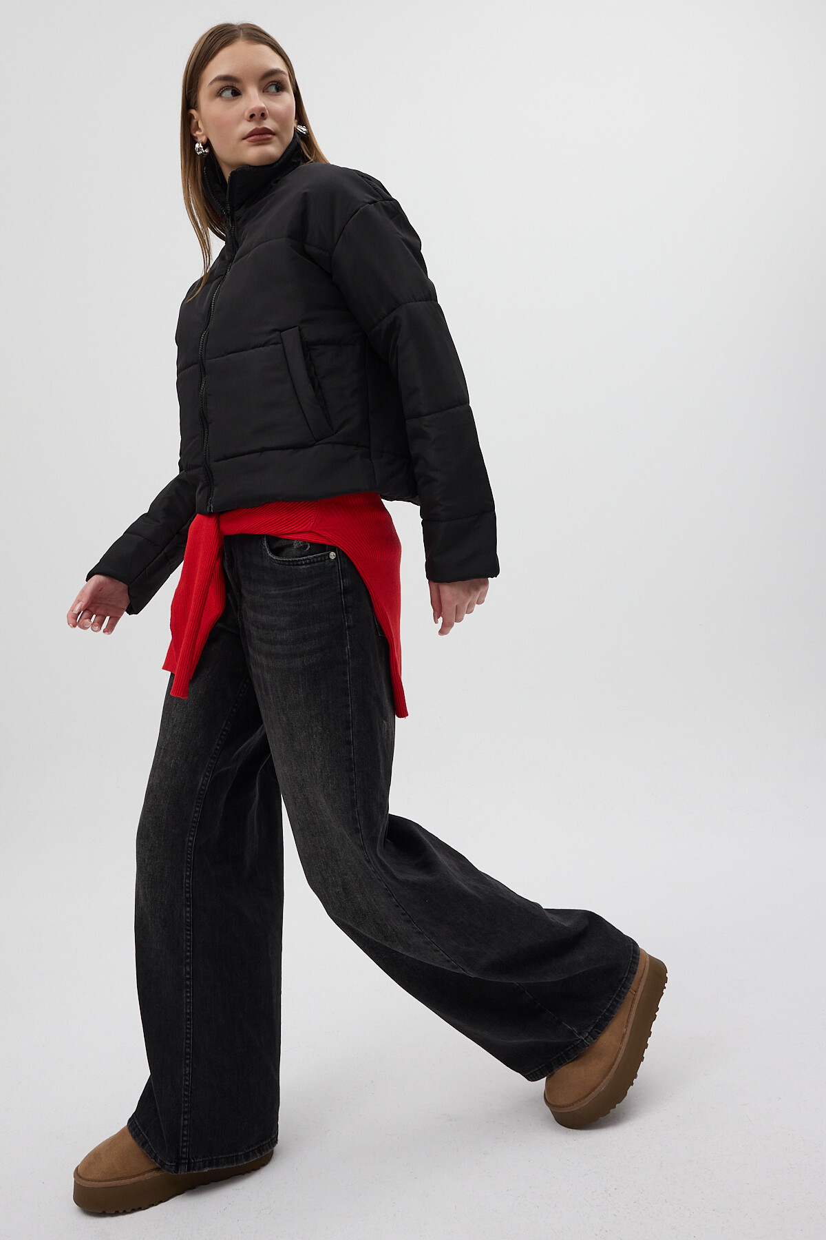 Siyah Dik Yaka Fermuarlı Kısa Şişme Kadın Mont 8000 - 7