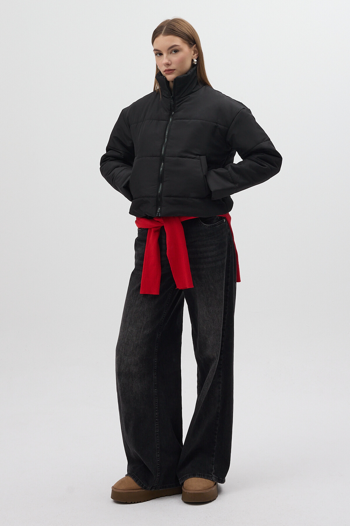 Siyah Dik Yaka Fermuarlı Kısa Şişme Kadın Mont 8000 - 8