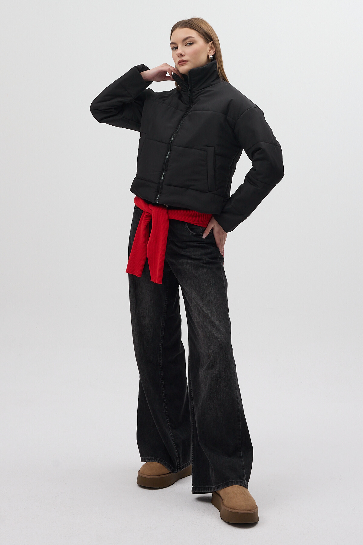 Siyah Dik Yaka Fermuarlı Kısa Şişme Kadın Mont 8000 - 3