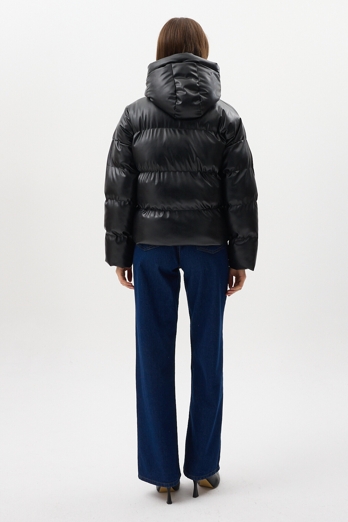 Siyah Deri Görünümlü Kapüşonlu Fermuarlı Şişme Kadın Mont 8001 - 5